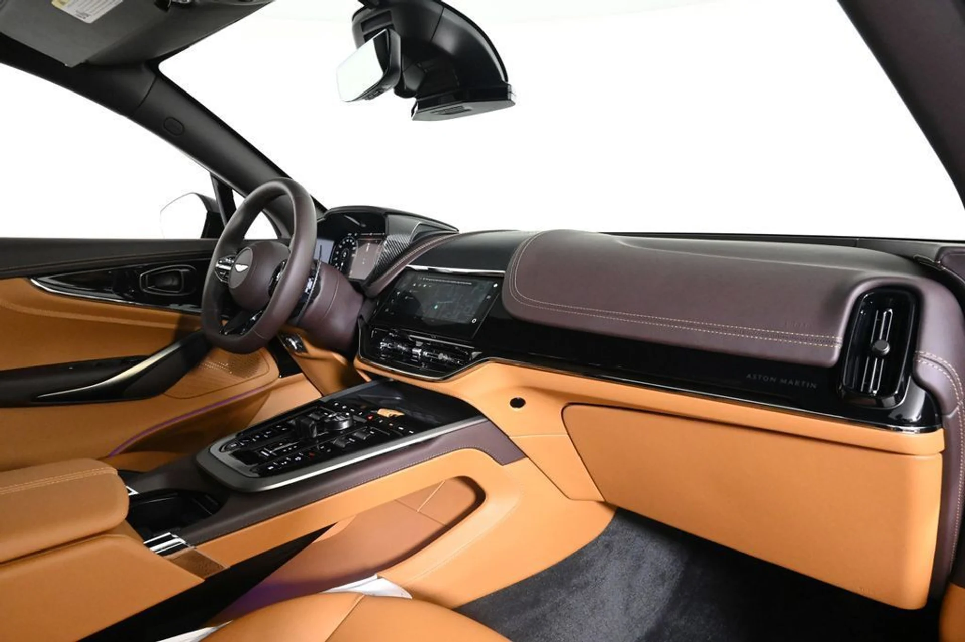 mph013_2734514615_new_2026_aston_martin_dbx_707awd_11350_23027858_14_1024_c3d1cd5718