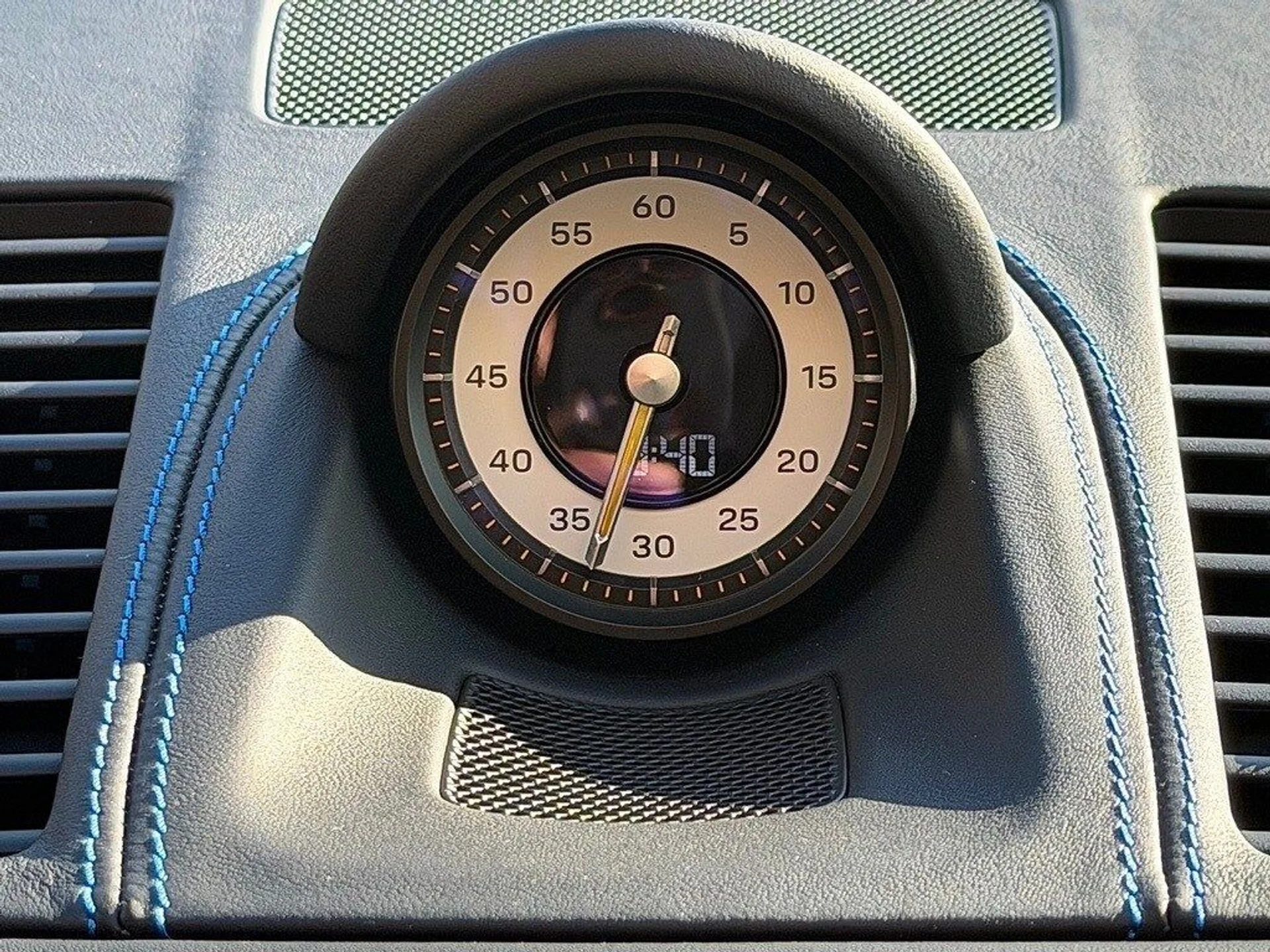 mph013_2735130403_8ce431d2d6bc27cac091650980432049x_ee3f38f705