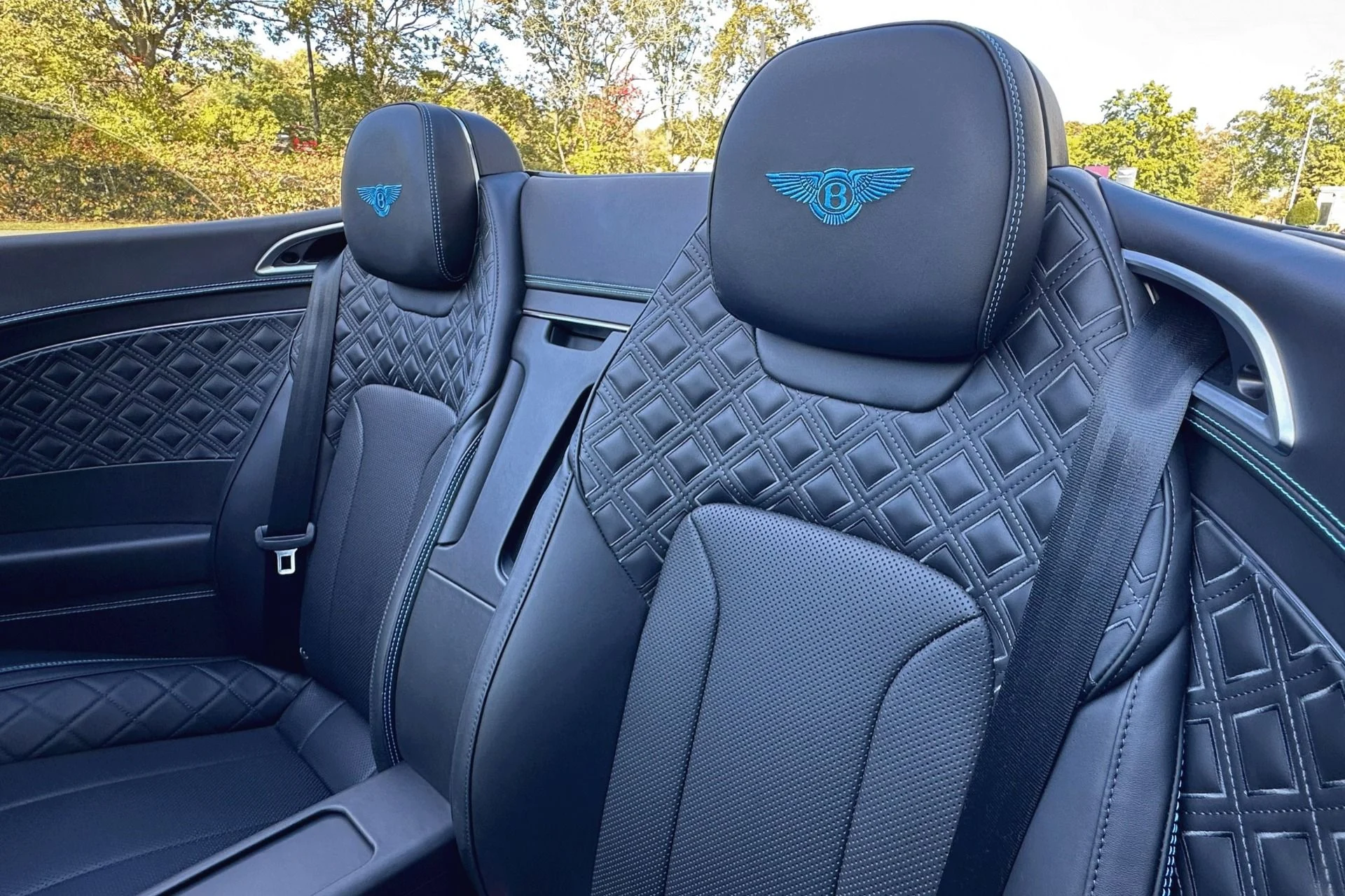mph013_2737407826_Used_2022_Bentley_Continental_GTC_V8_1760707472_28a0c9b6c0
