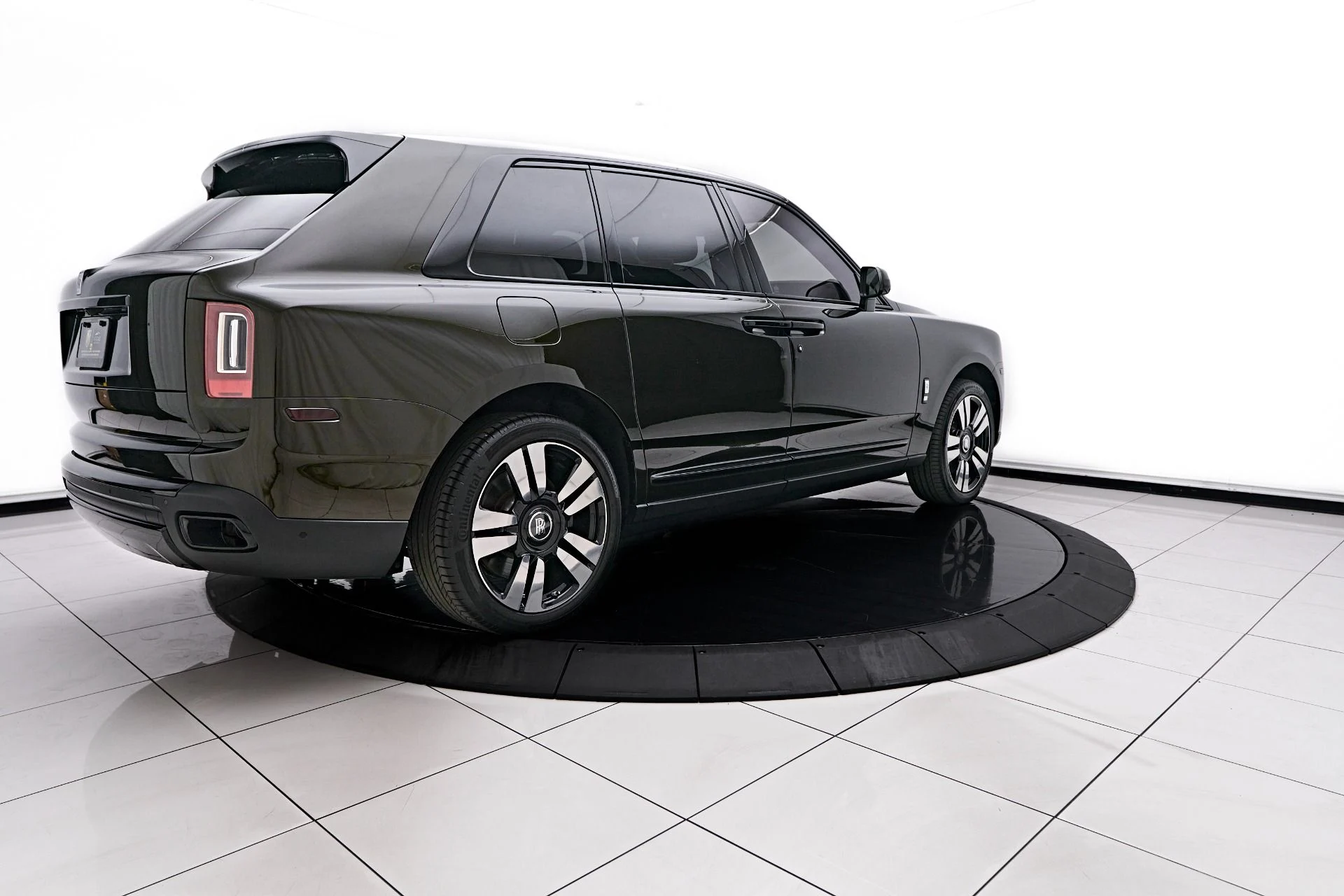 mph013_2737885147_Used_2024_Rolls_Royce_Cullinan_Base_1757032534_04cc3de7f7