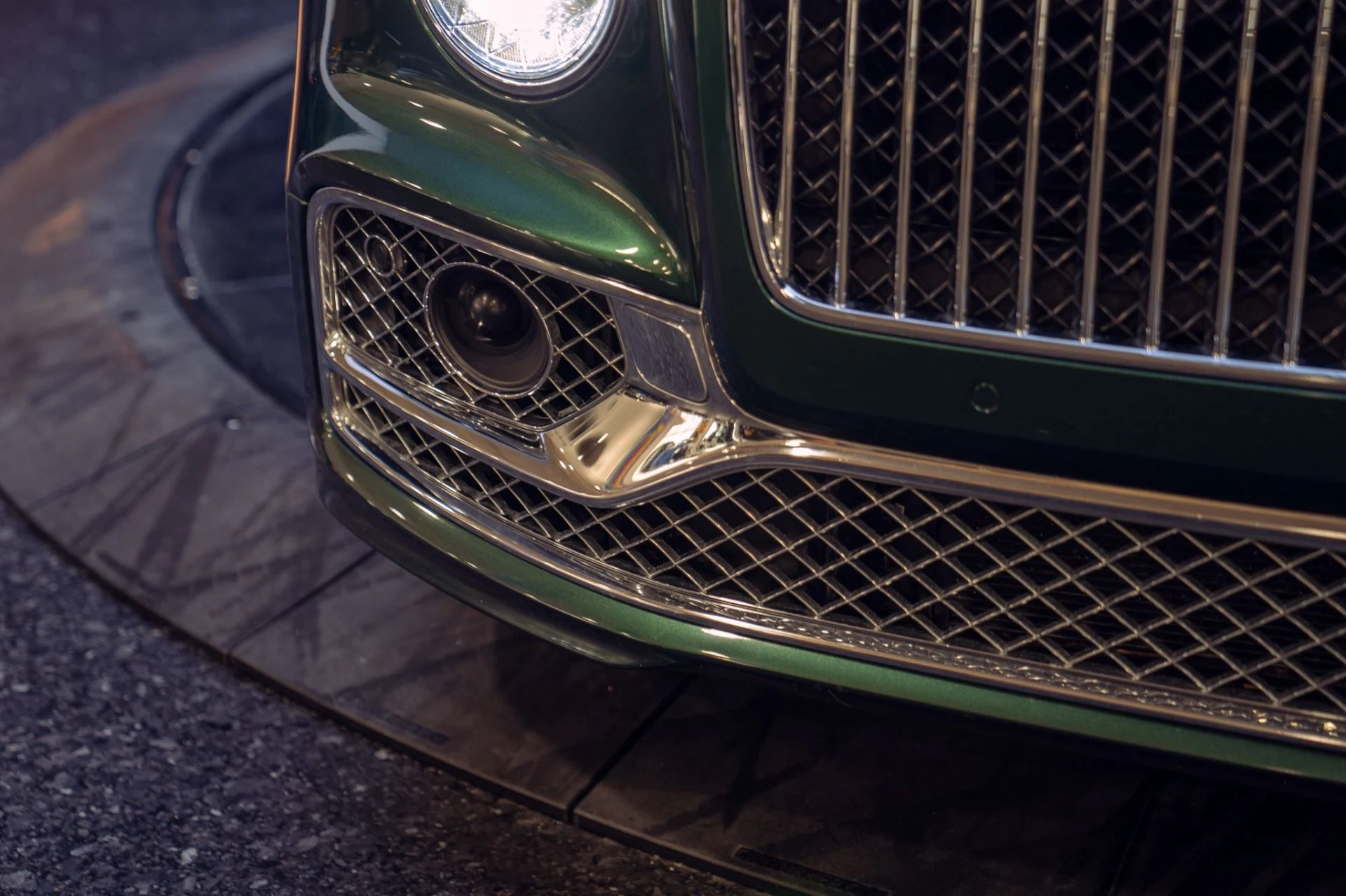mph013_2747675353_Used_2022_Bentley_Flying_Spur_V8_1790700947_1b8bbe77a9