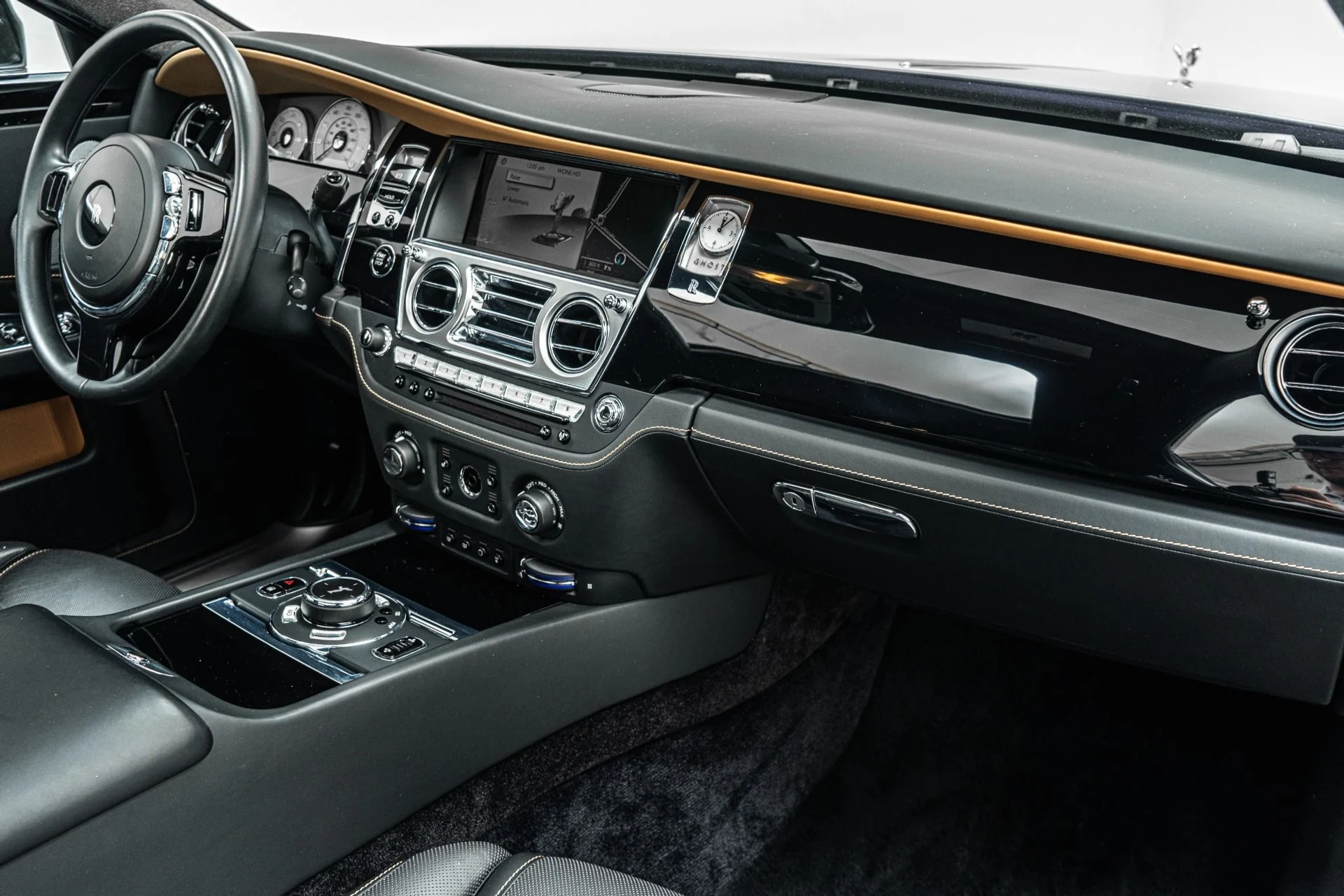 mph013_2748372138_Used_2017_Rolls_Royce_Ghost_Extended_Wheelbase_393_K_MSRP_Two_Tone_Paint_Rear_Chiller_1774532559_f655d94530