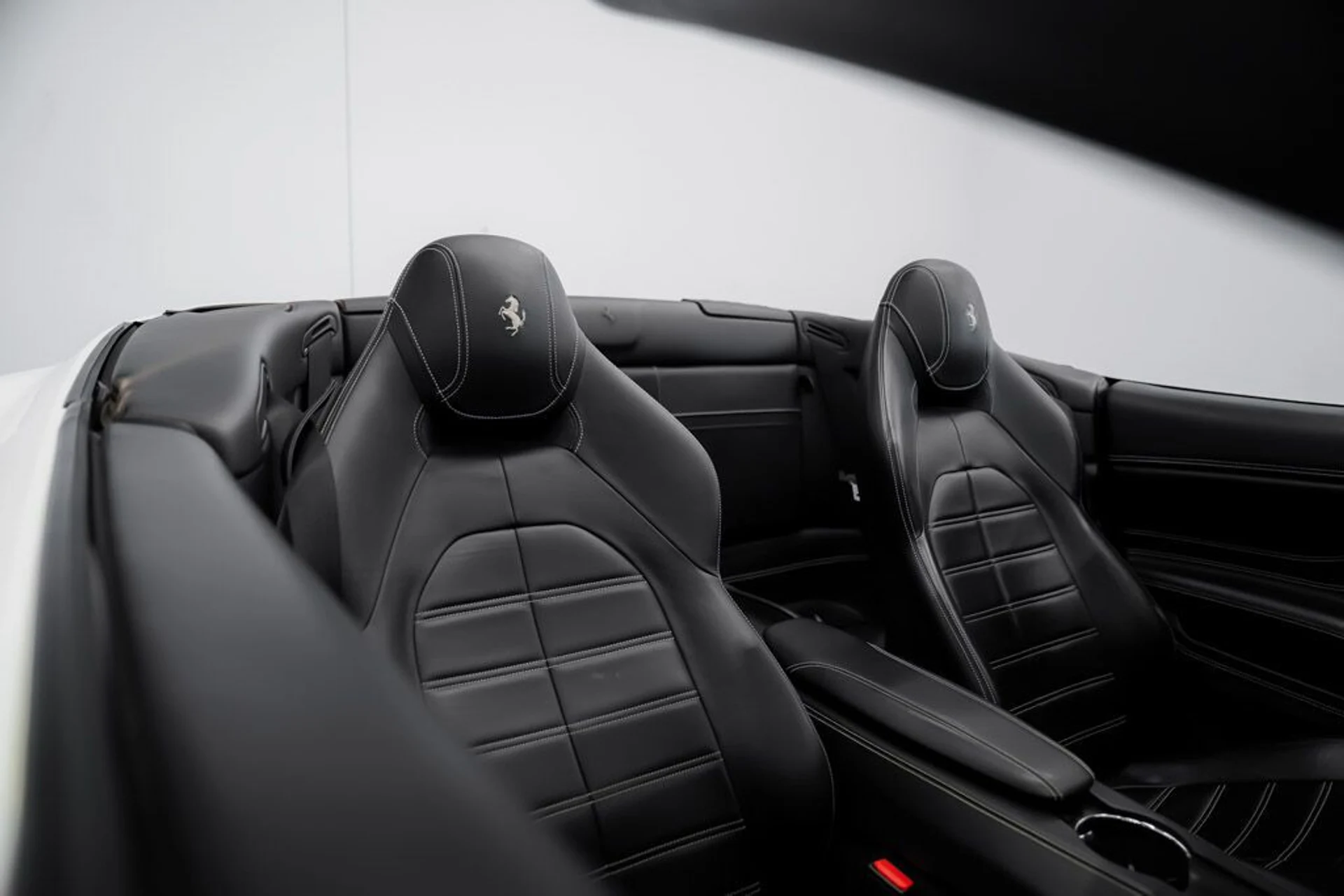 mph013_2760376986_ferrari_california_2015_jpg_v_1758918548_04a46eef1c