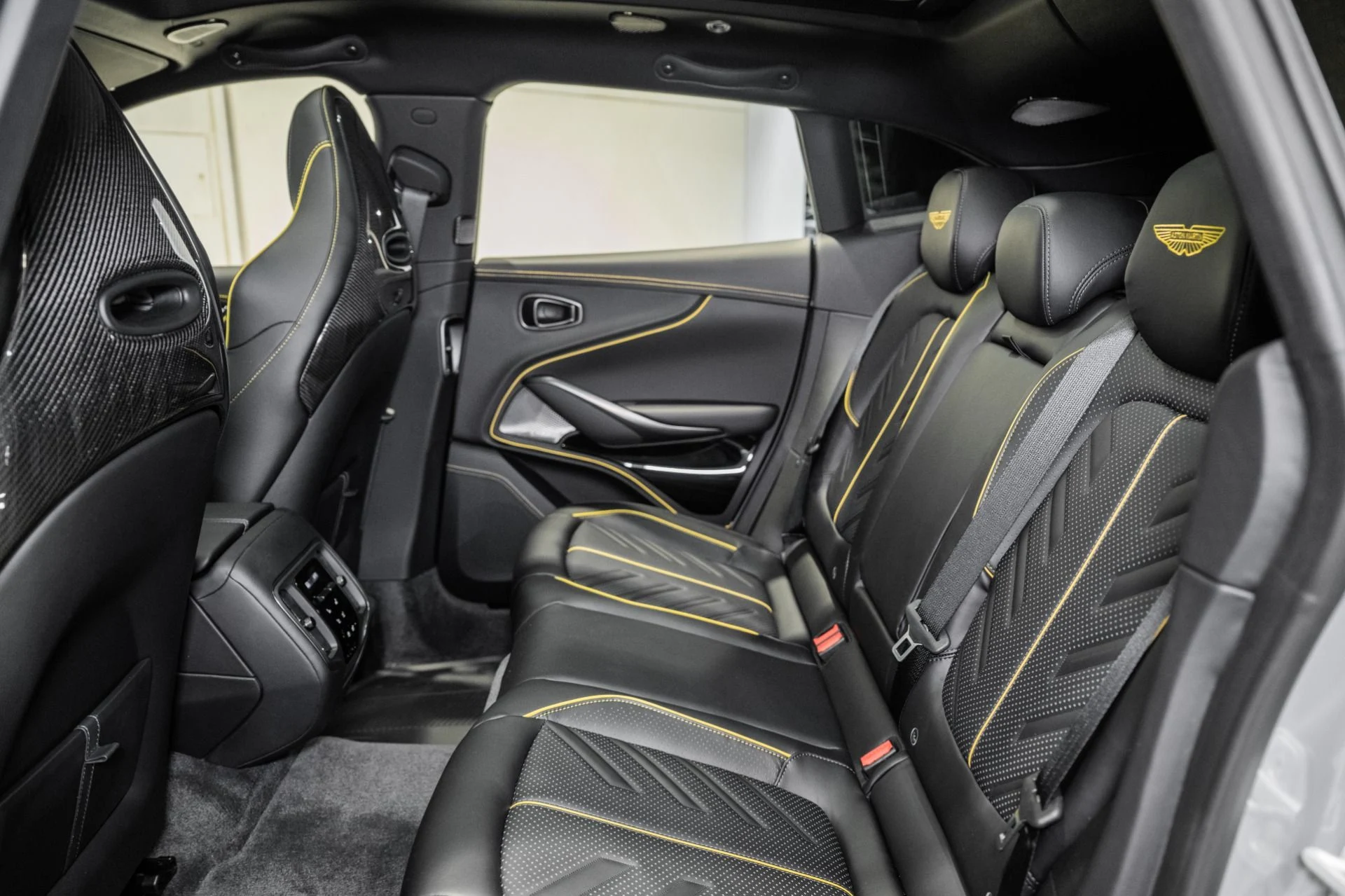 mph013_2761691285_New_2026_Aston_Martin_DBX_S_1778681702_1b1861cb73