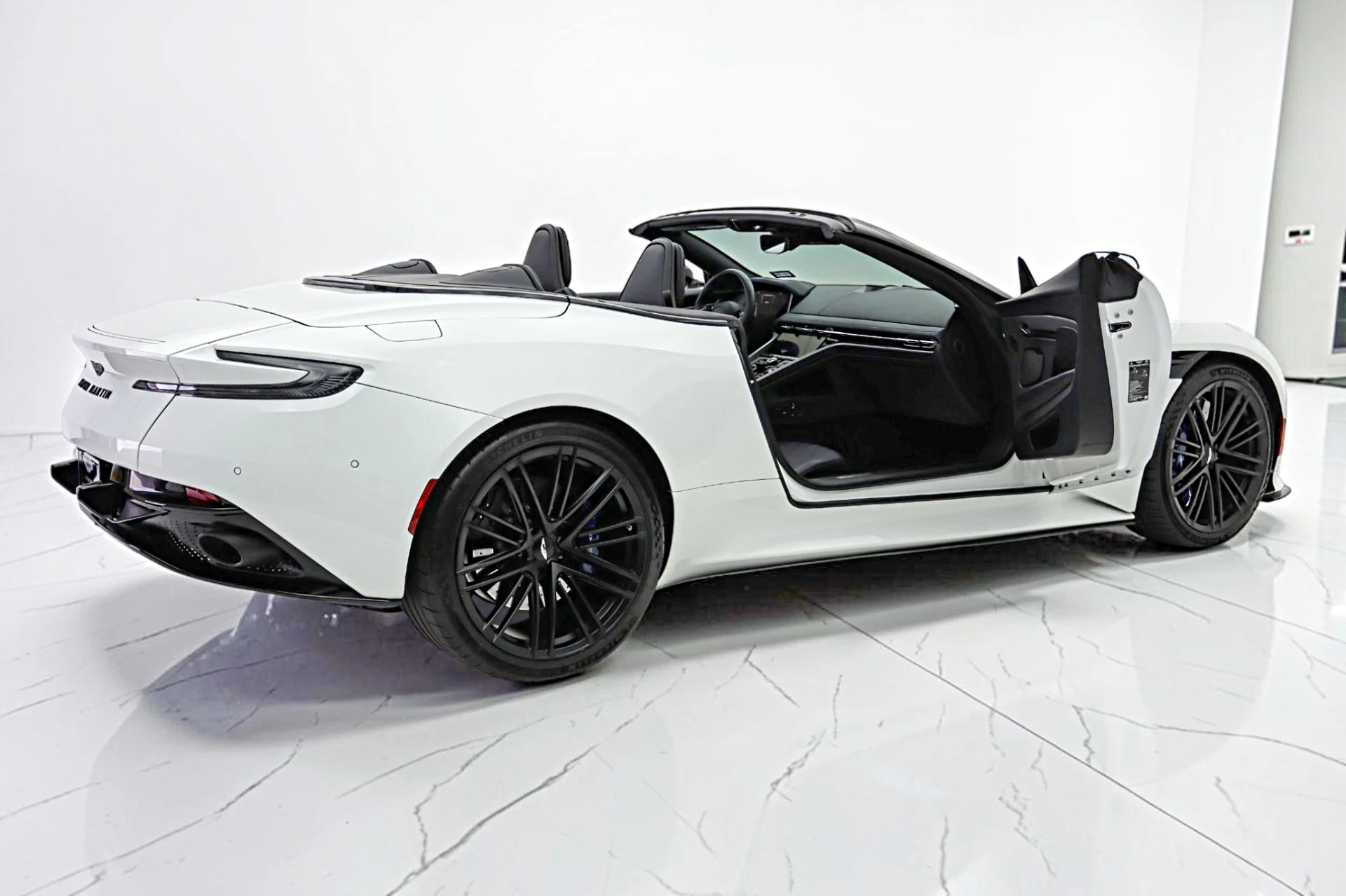 mph013_2764782415_Used_2024_Aston_Martin_DB_12_Volante_1998d04491