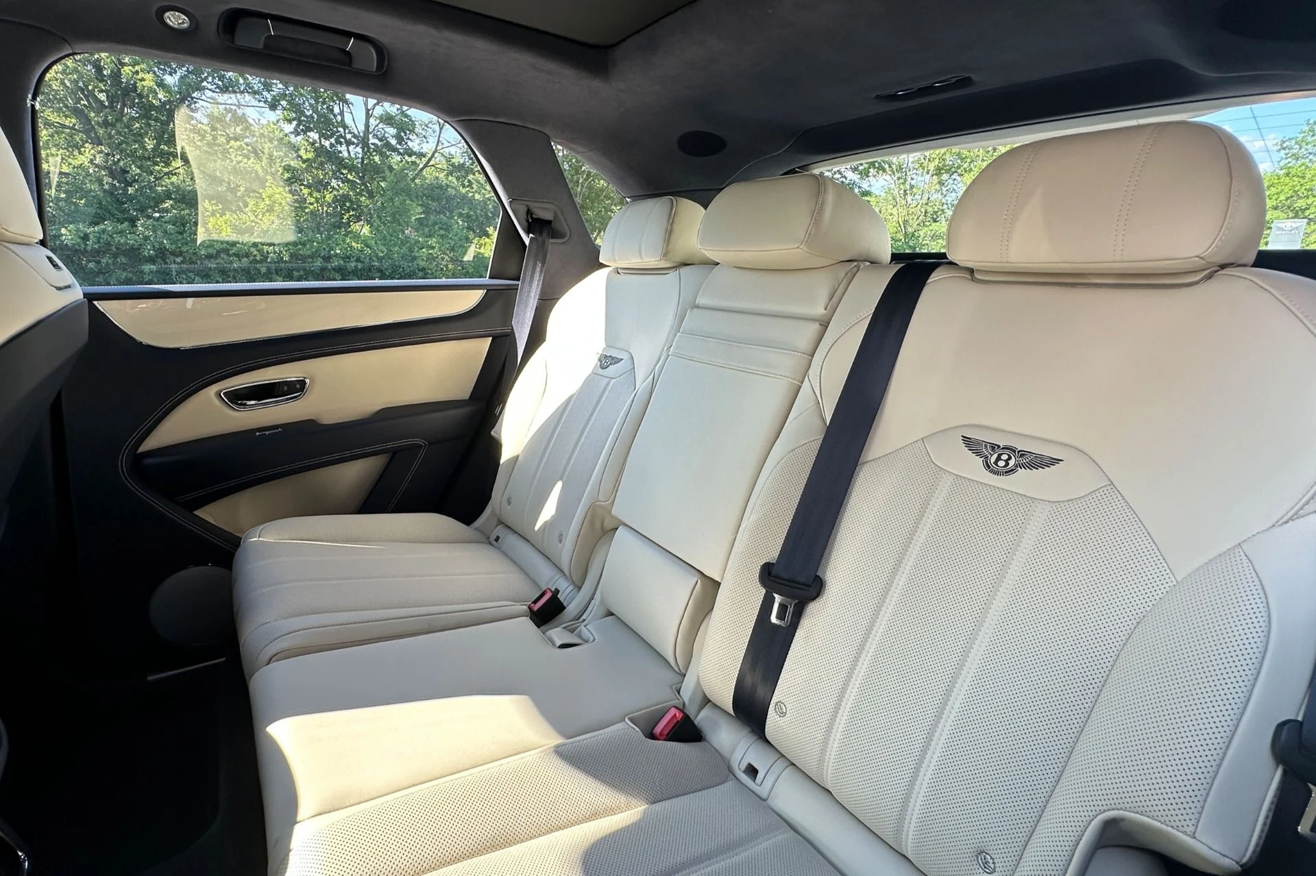 mph013_2765669426_New_2026_Bentley_Bentayga_V8_1783695010_cba9abaa00