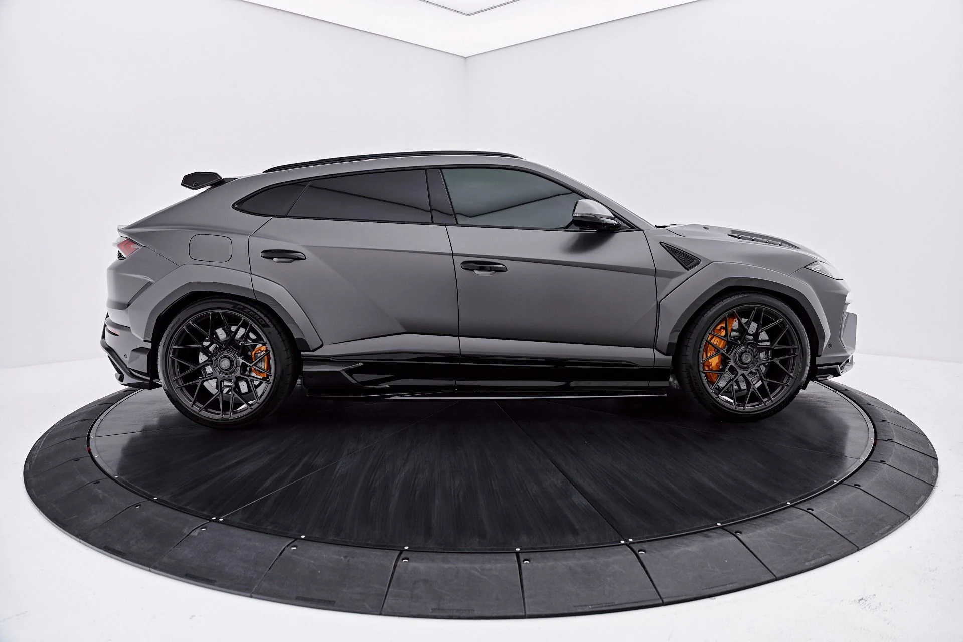mph013_2767297926_Used_2025_Lamborghini_Urus_SE_1788282648_5fb6b04796