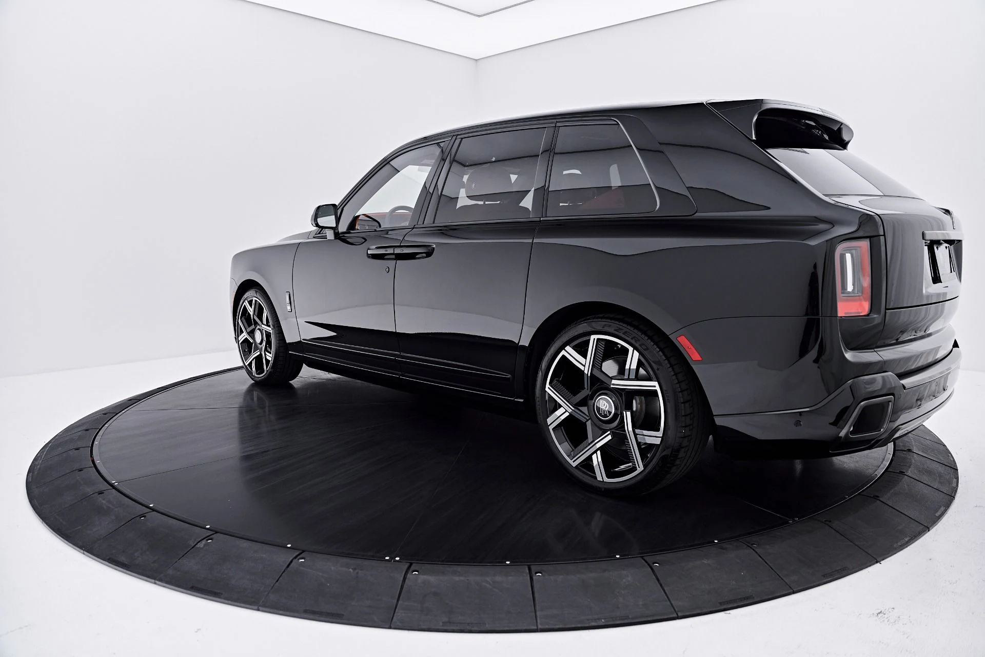 mph013_2770497260_Used_2026_Rolls_Royce_Cullinan_Black_Badge_1788313500_bd104cb0cd