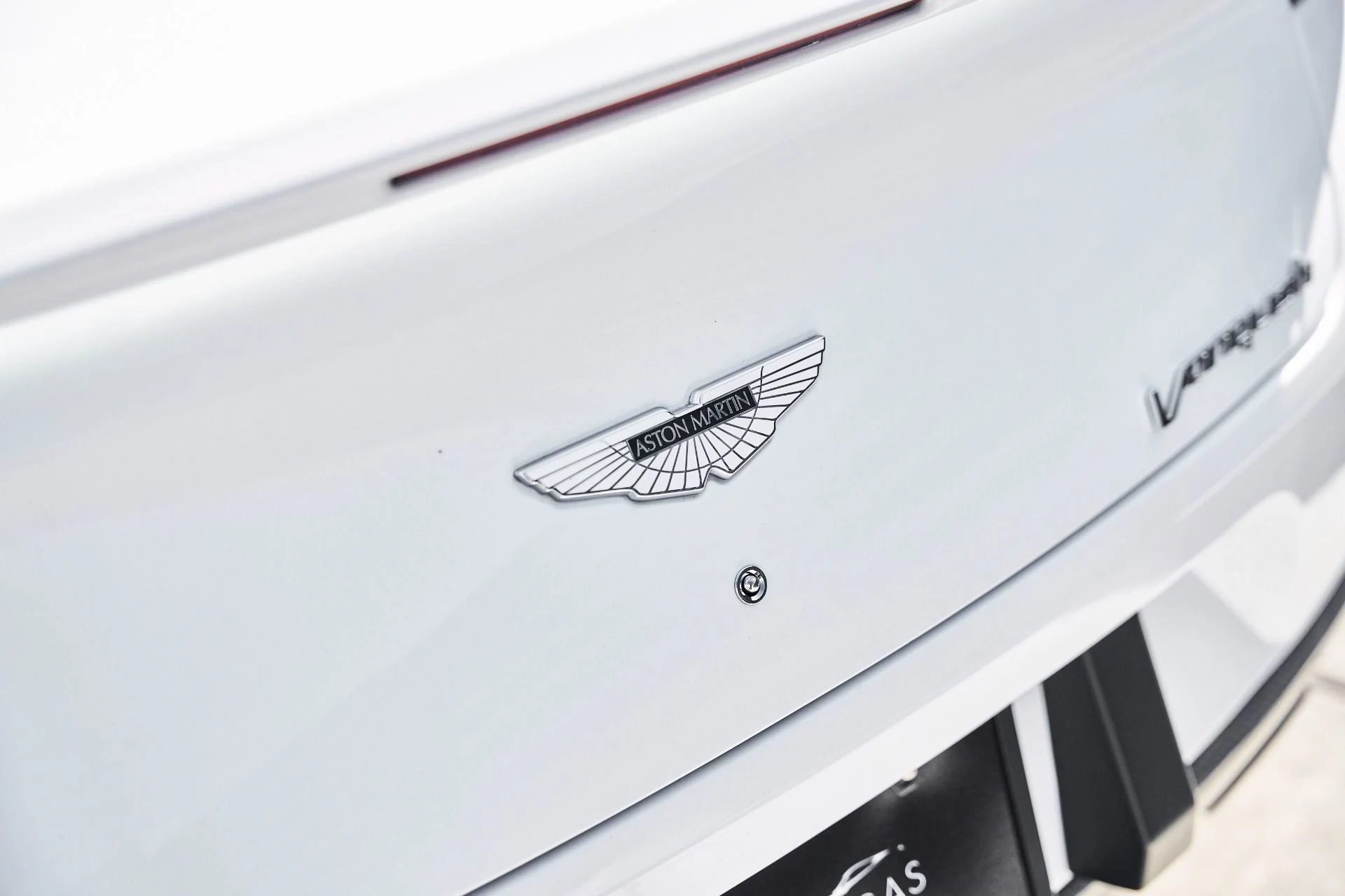 mph013_2771631674_Used_2017_Aston_Martin_Vanquish_Volante_1773797498_ae38837fa3