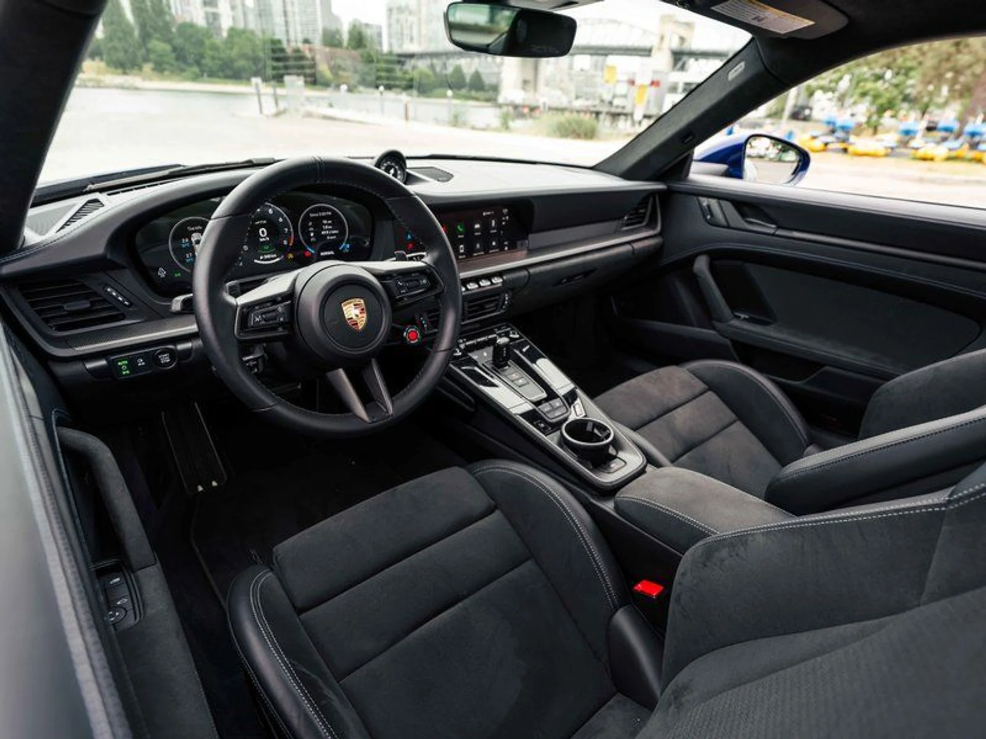 mph013_2784440257_38706254_09321_2025_porsche_911_014_5772aafad2