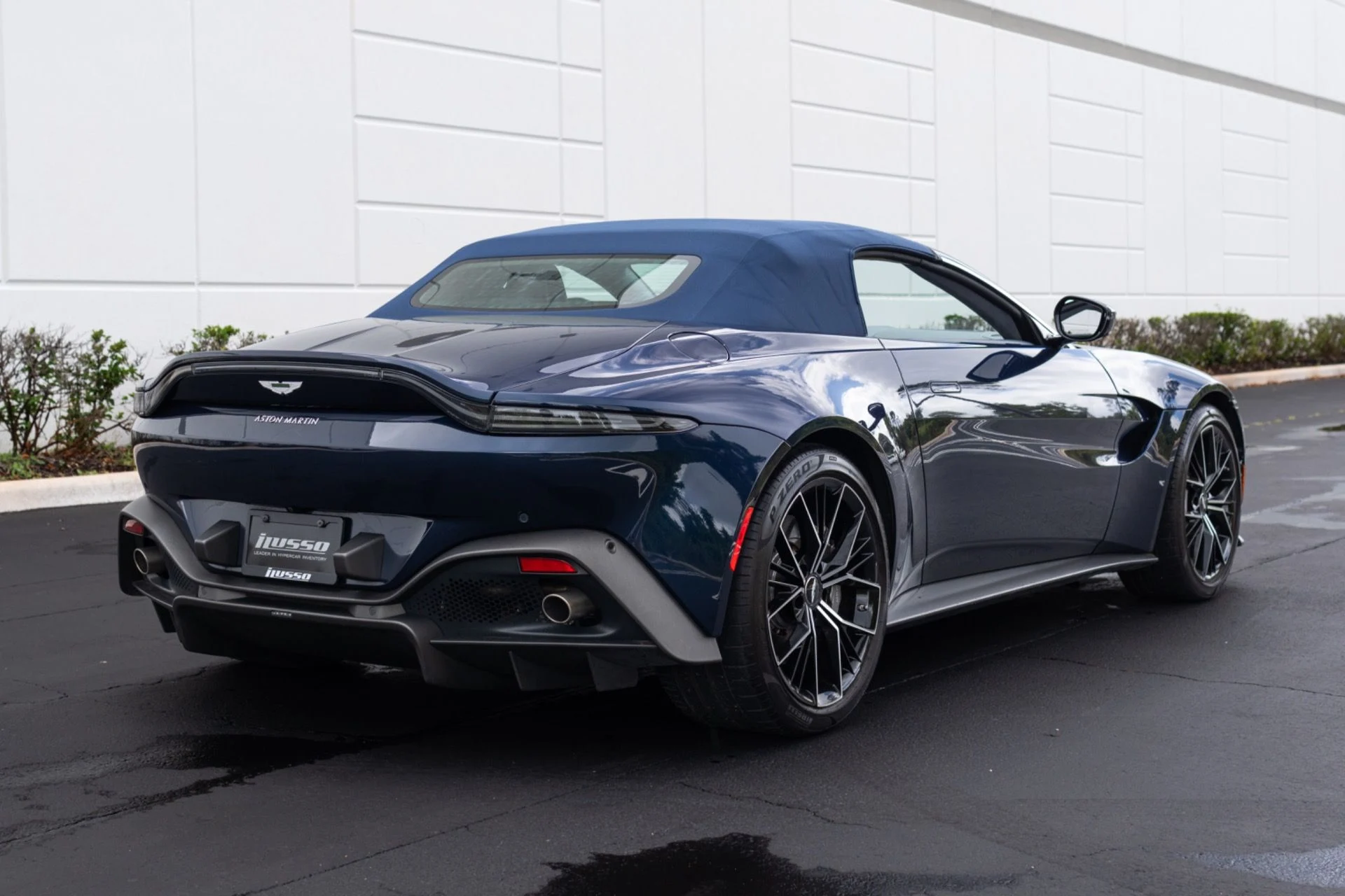 mph013_2785901202_Used_2021_Aston_Martin_Vantage_1774065878_d3366fb362