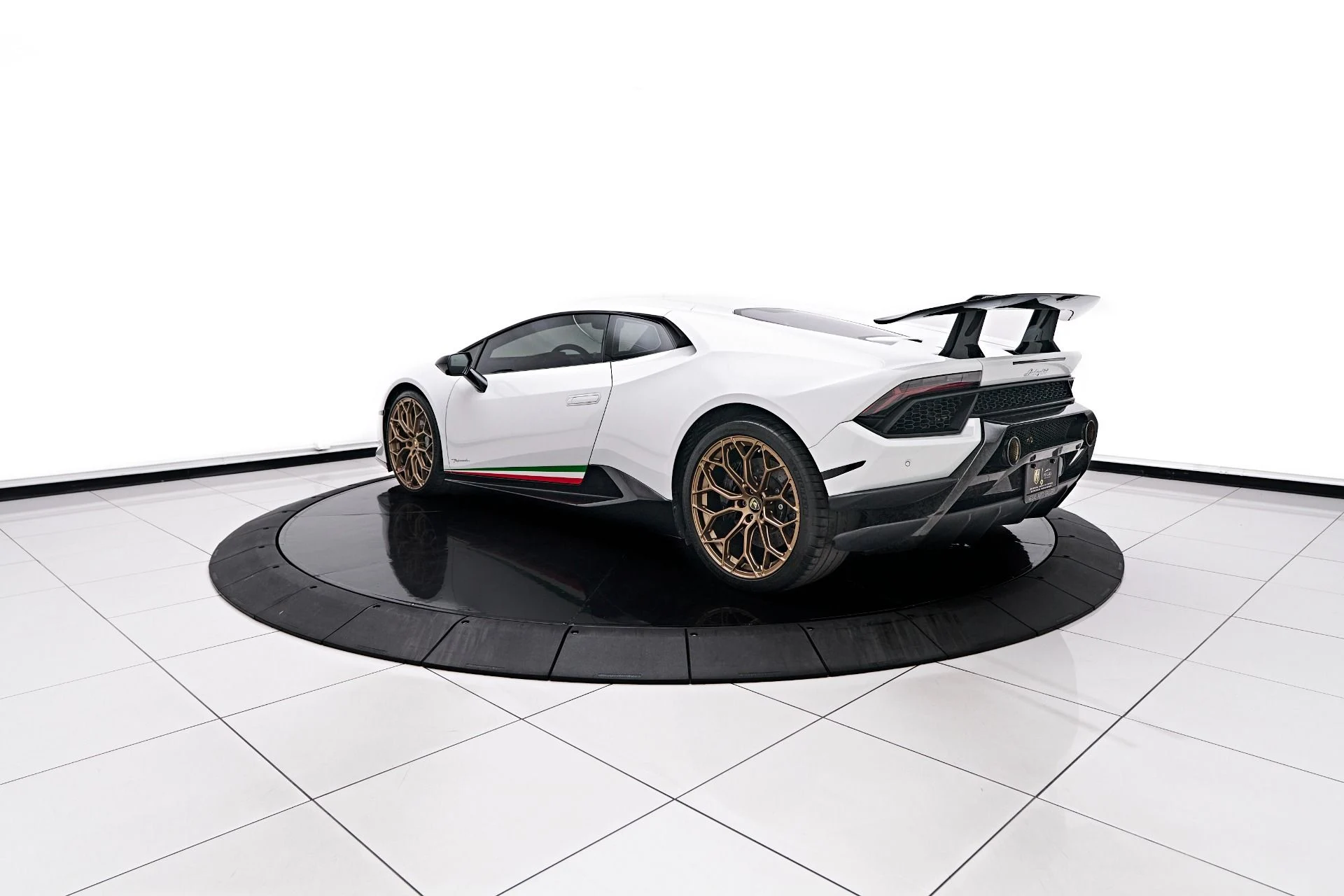 mph013_2802835418_Used_2018_Lamborghini_Huracan_Performante_1747768284_e5f153f23a