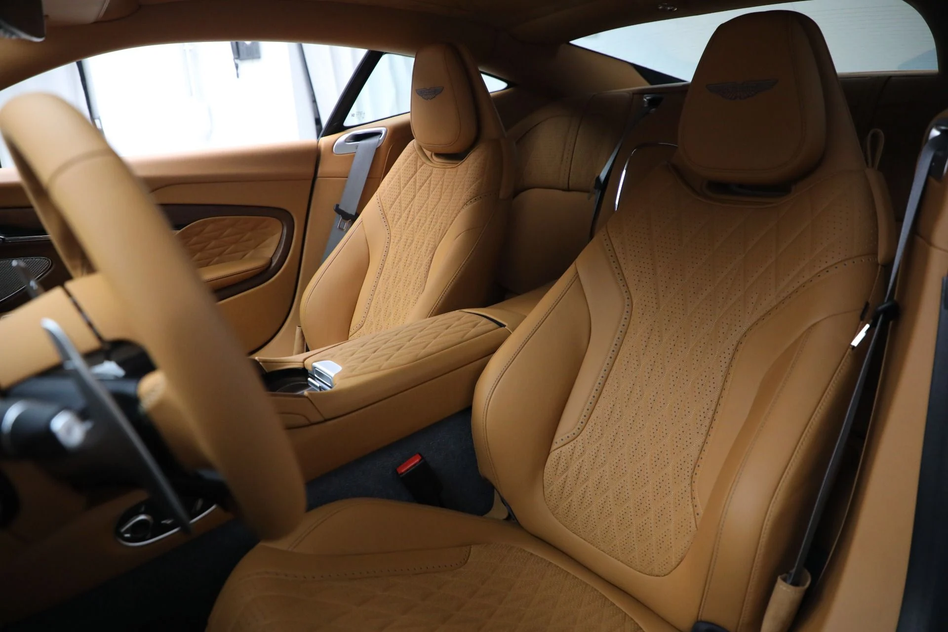 mph013_2813387653_New_2025_Aston_Martin_DB_12_V8_99bd8f751f