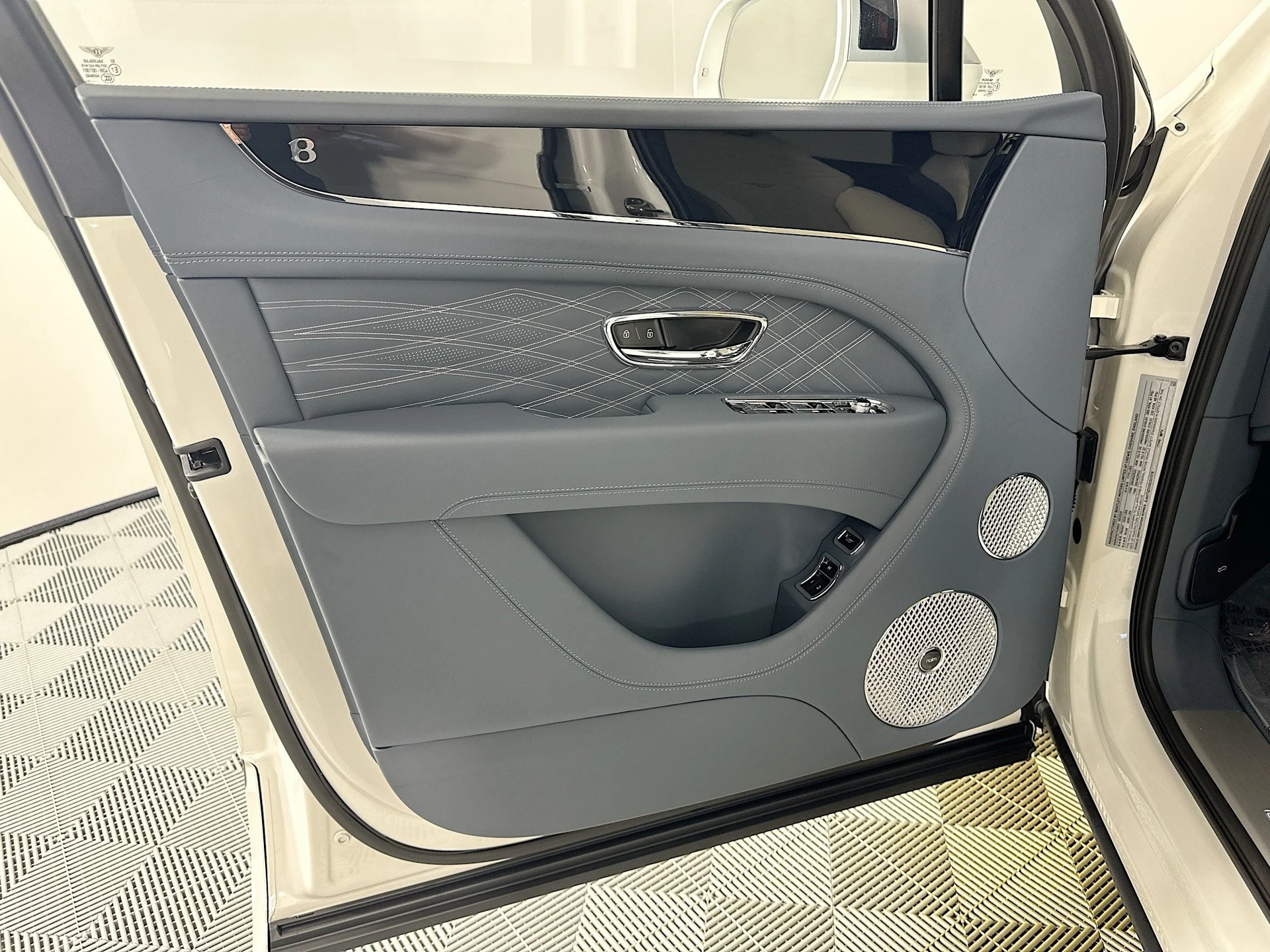 mph013_2814235456_14_60e790adbb