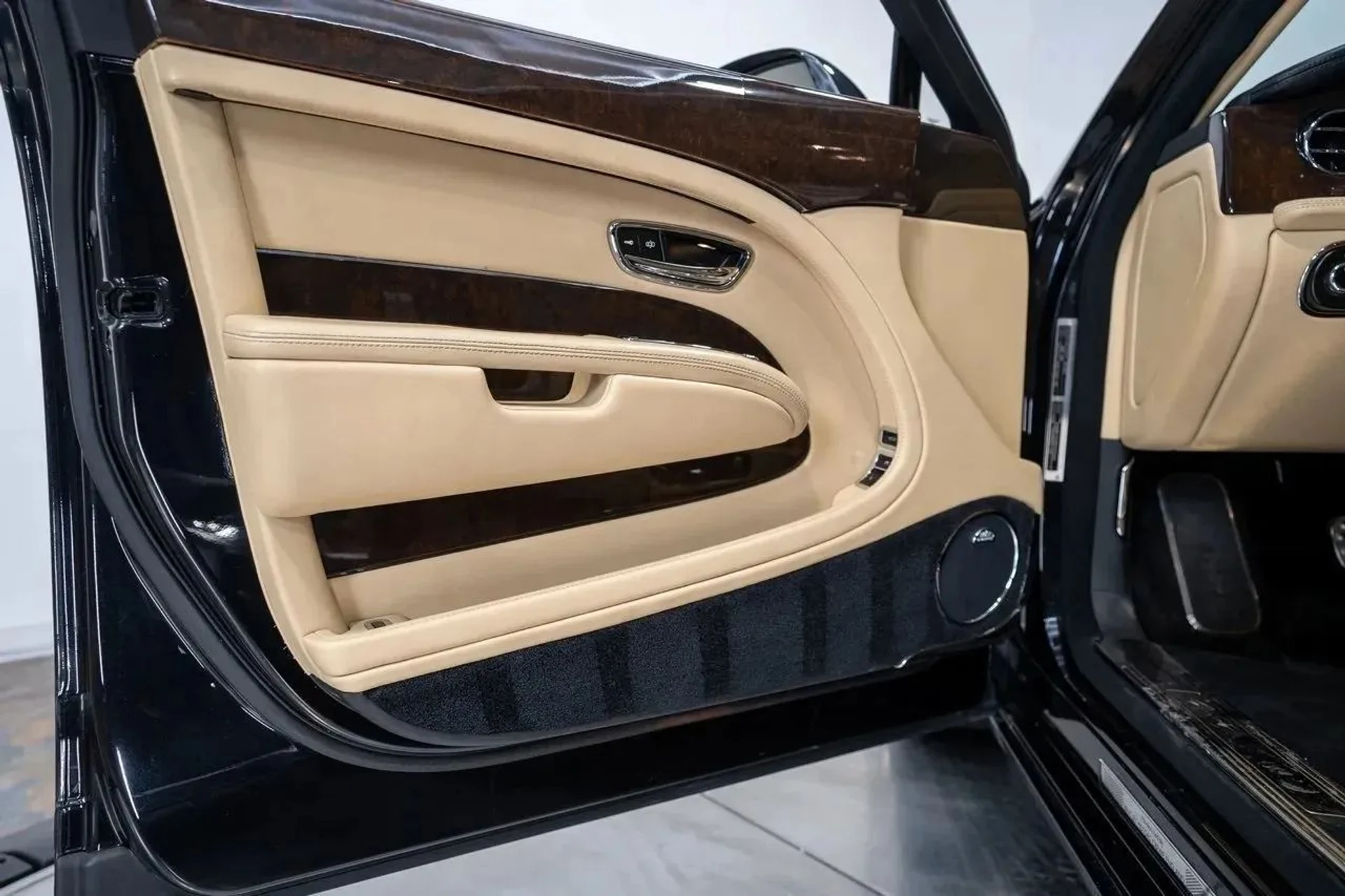 mph013_2815442758_RPA_2730_20_20interior_201_cba6ae29e8