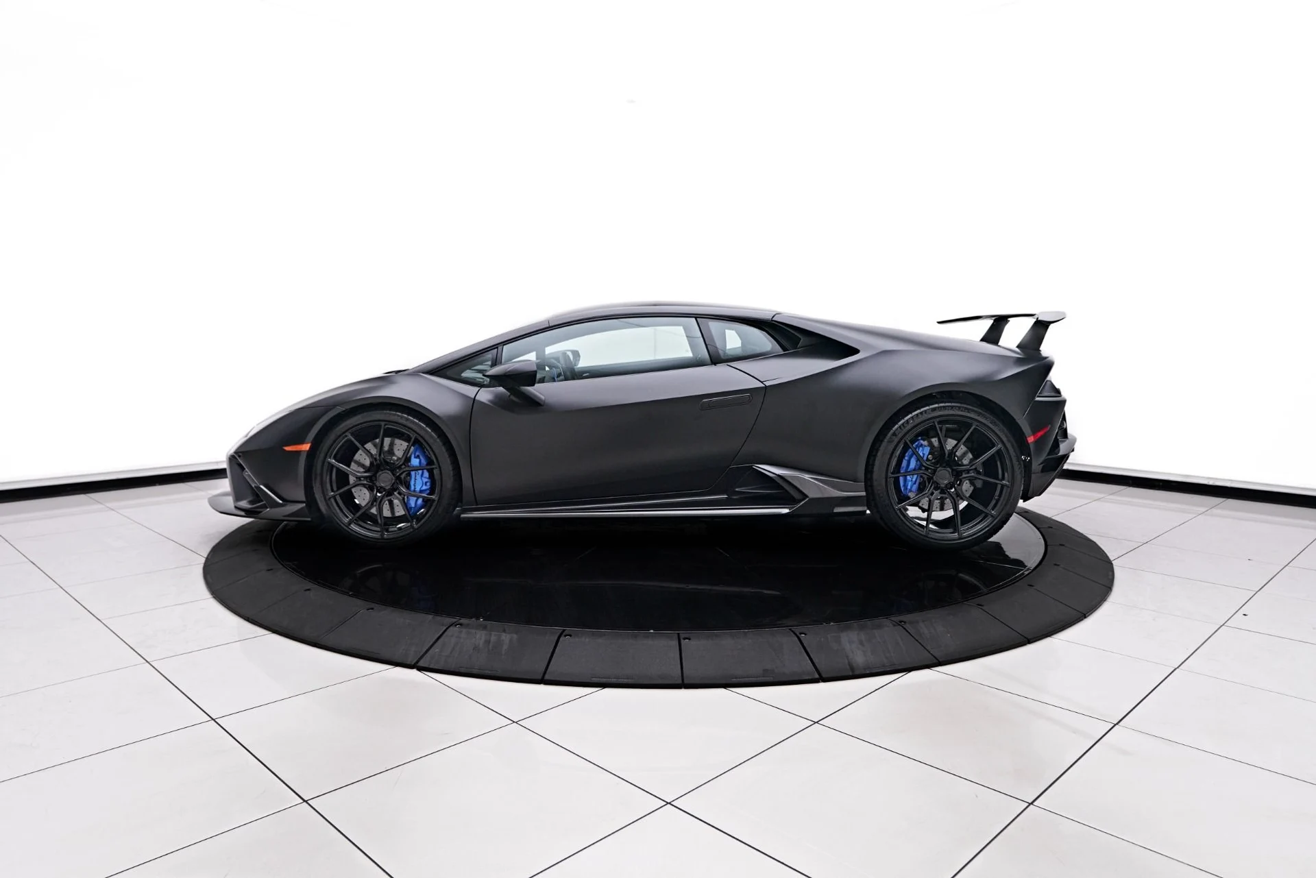 mph013_2815498512_Used_2021_Lamborghini_Huracan_EVO_Base_1758314628_c512606e53