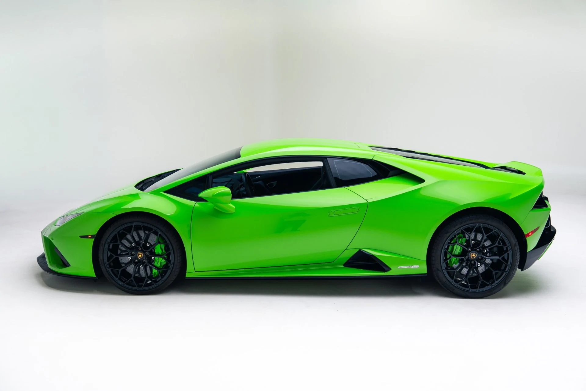 mph013_2822596087_Used_2023_Lamborghini_Huracan_EVO_1765473040_66c5f6e457