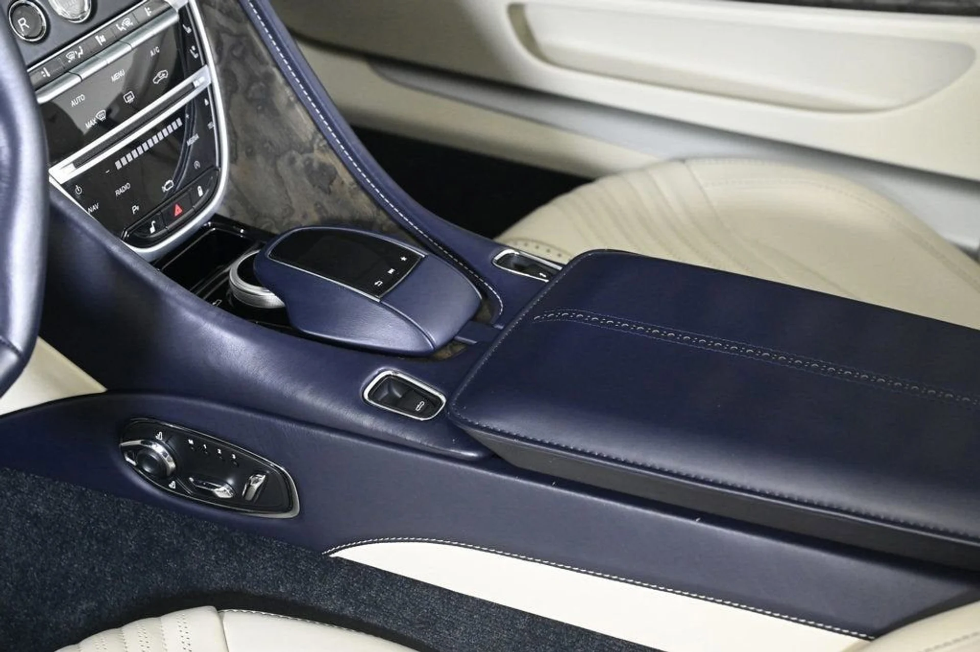 mph013_28237876_6e8eaba8ae774a9d8bae6e99b1e0432a_5b0edcc974