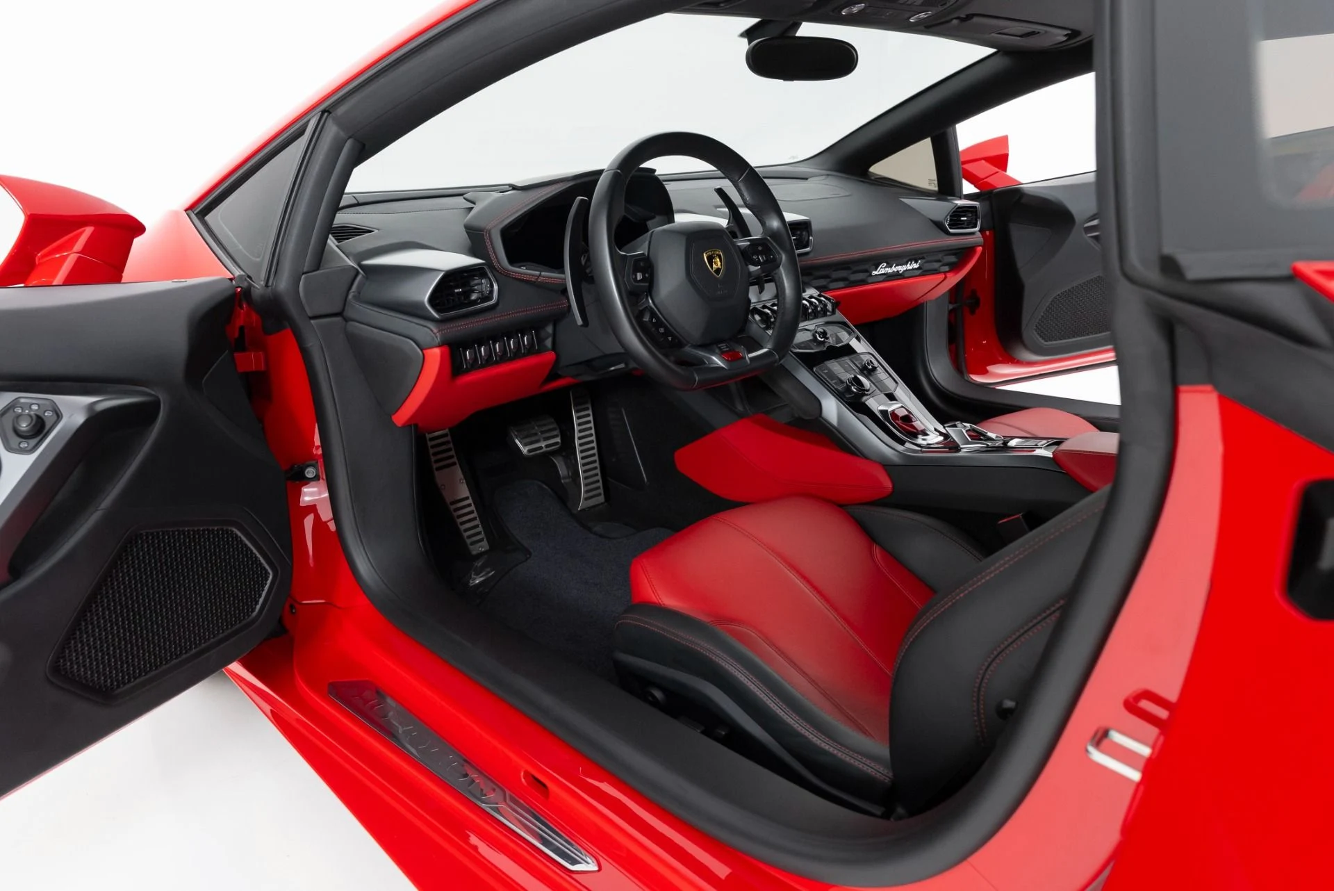 mph013_2826616377_Used_2015_Lamborghini_Huracan_LP_6104_1757361048_b008acc6bb