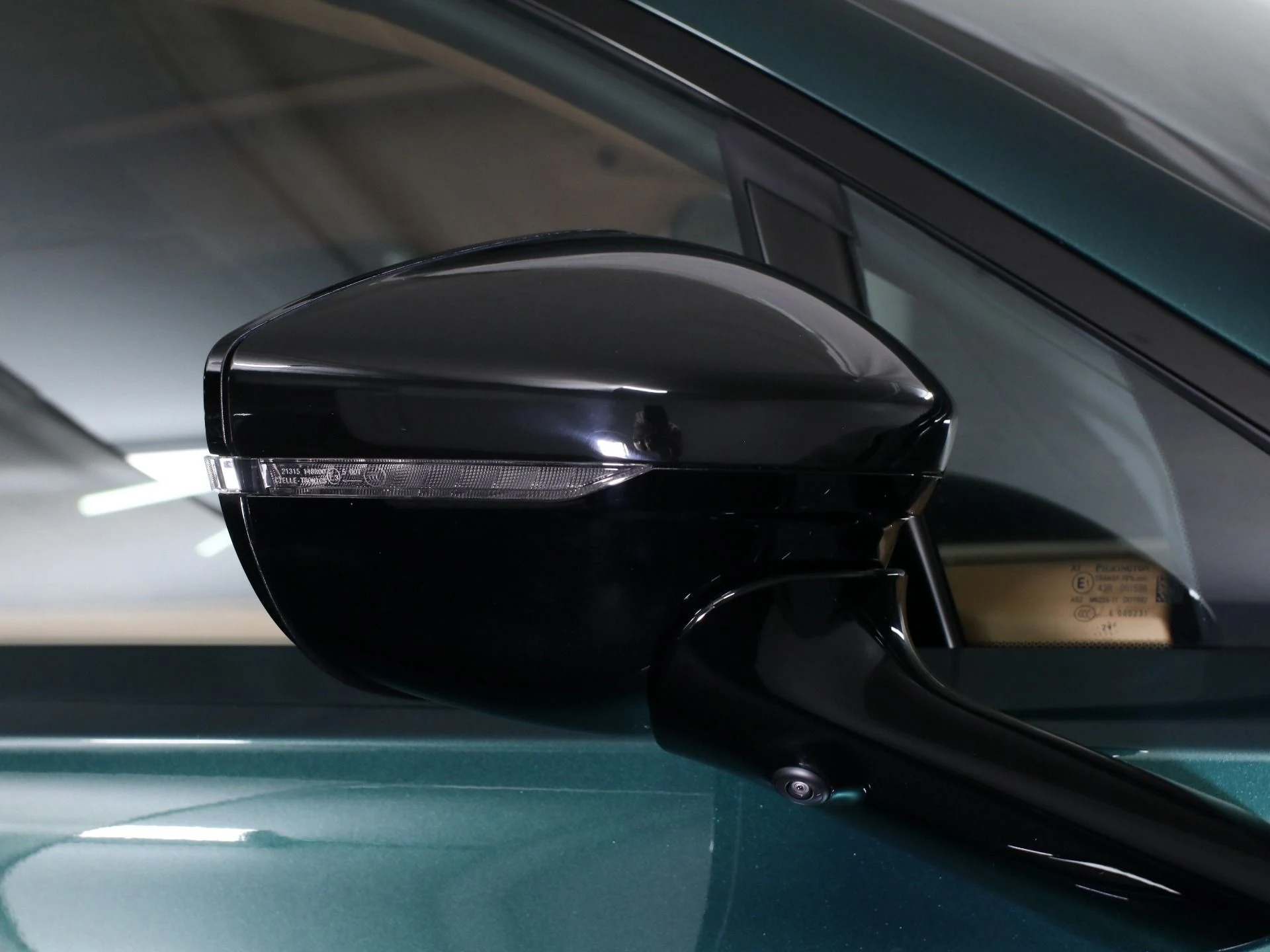 mph013_2834740944_New_2025_Aston_Martin_DBX_707_1758482676_bace7dfd70