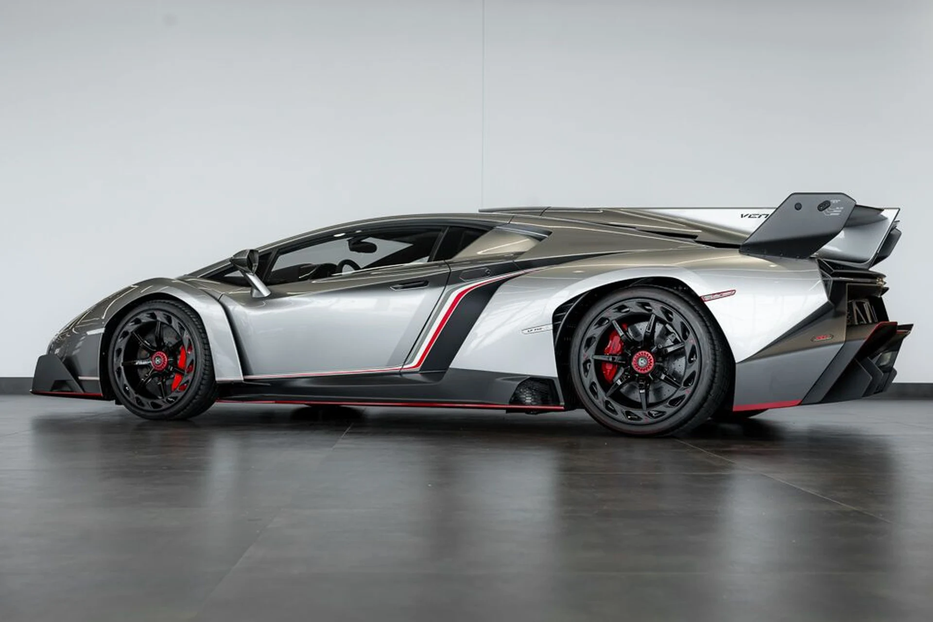 mph013_2837844134_lamborghini_veneno_2014_jpg_v_1779988126_f56324f245