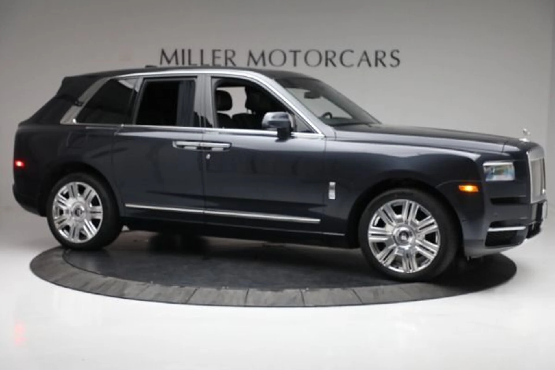 mph013_2838292733_Used_2019_Rolls_Royce_Cullinan_73102ee388