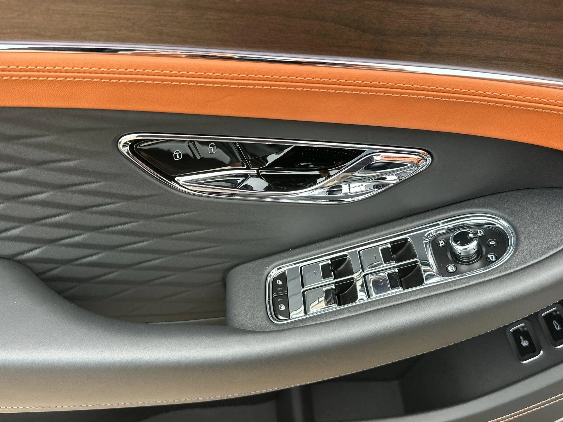 mph013_284171448_New_2026_Bentley_Continental_GTC_1772012924_0992cd204a