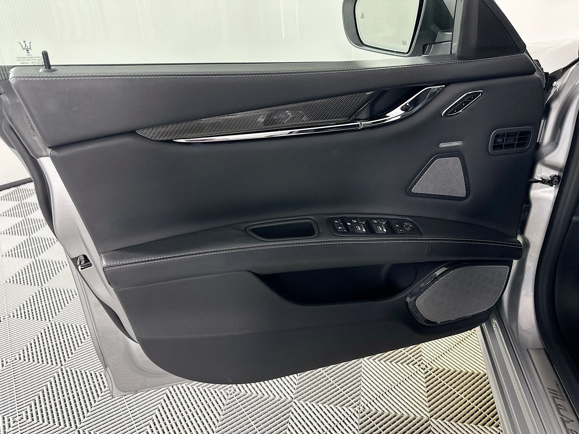 mph013_2845813363_14_2957547f89