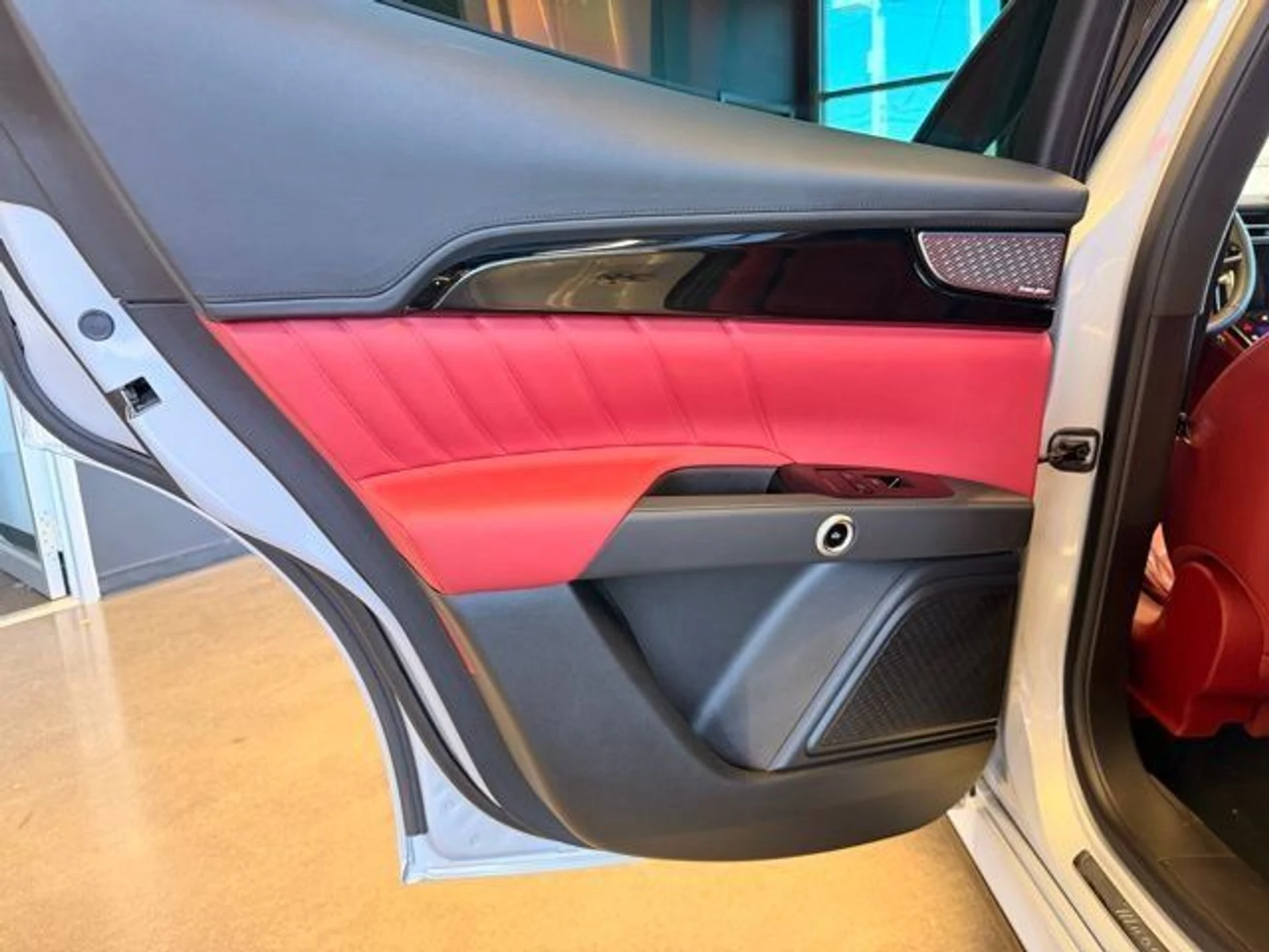 mph013_284777436_c318a278a9705b62749e441bb039ac8f_81f22203a5