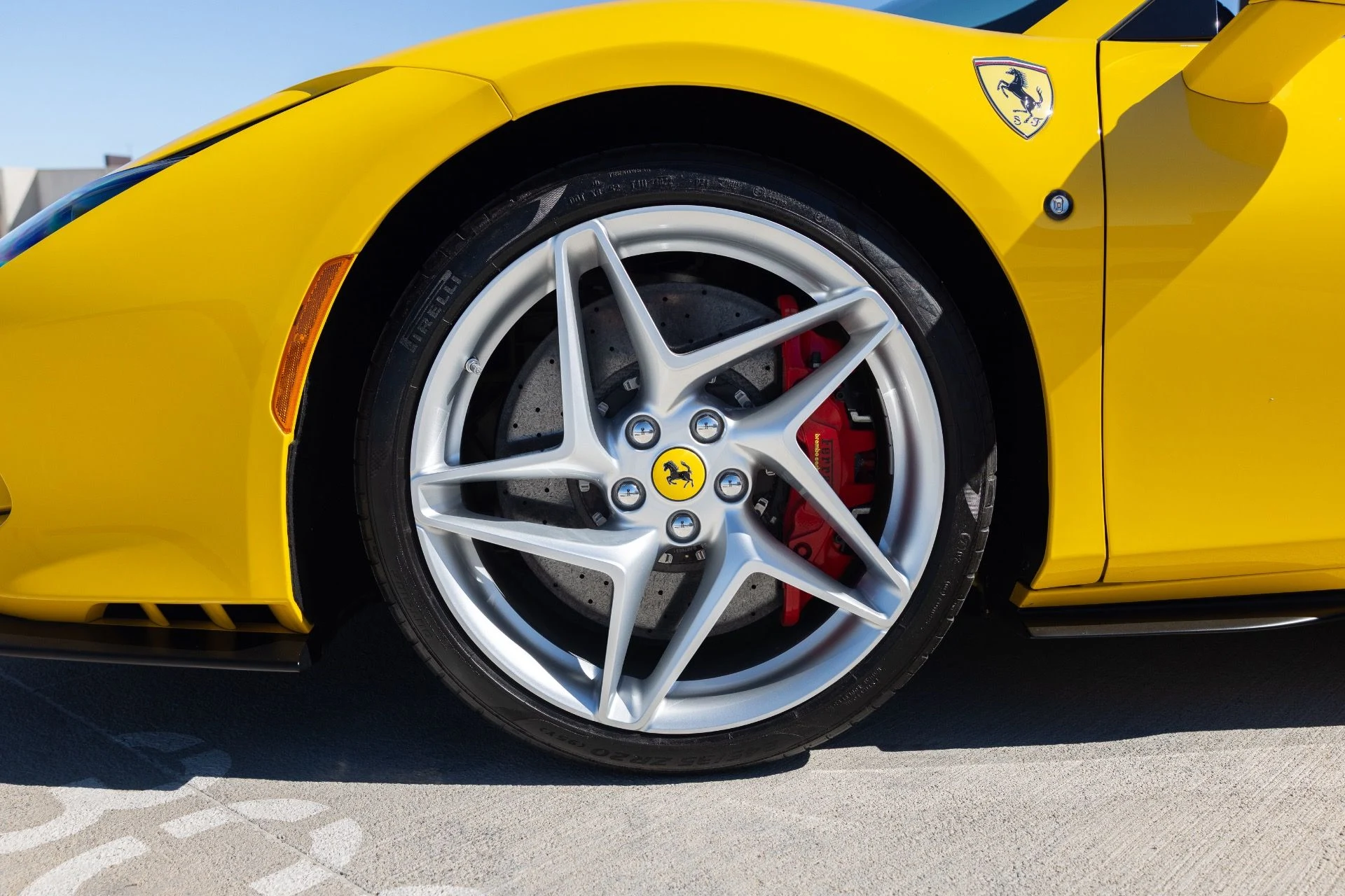 mph013_2850048465_Used_2022_Ferrari_F8_Spider_1790977695_112b893a4a