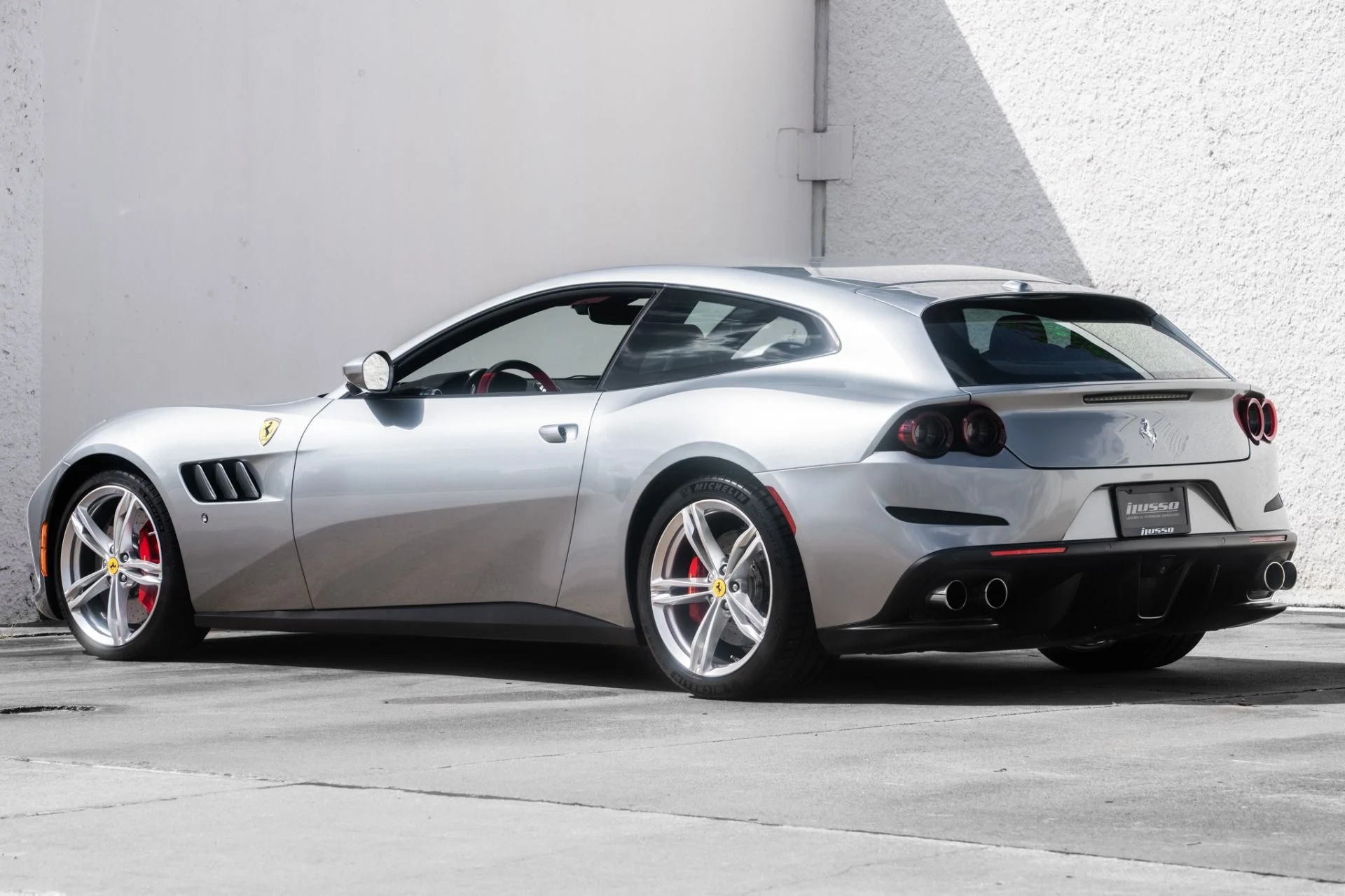 mph013_2853663723_Used_2019_Ferrari_GTC_4_Lusso_1759771823_5cb36a3800