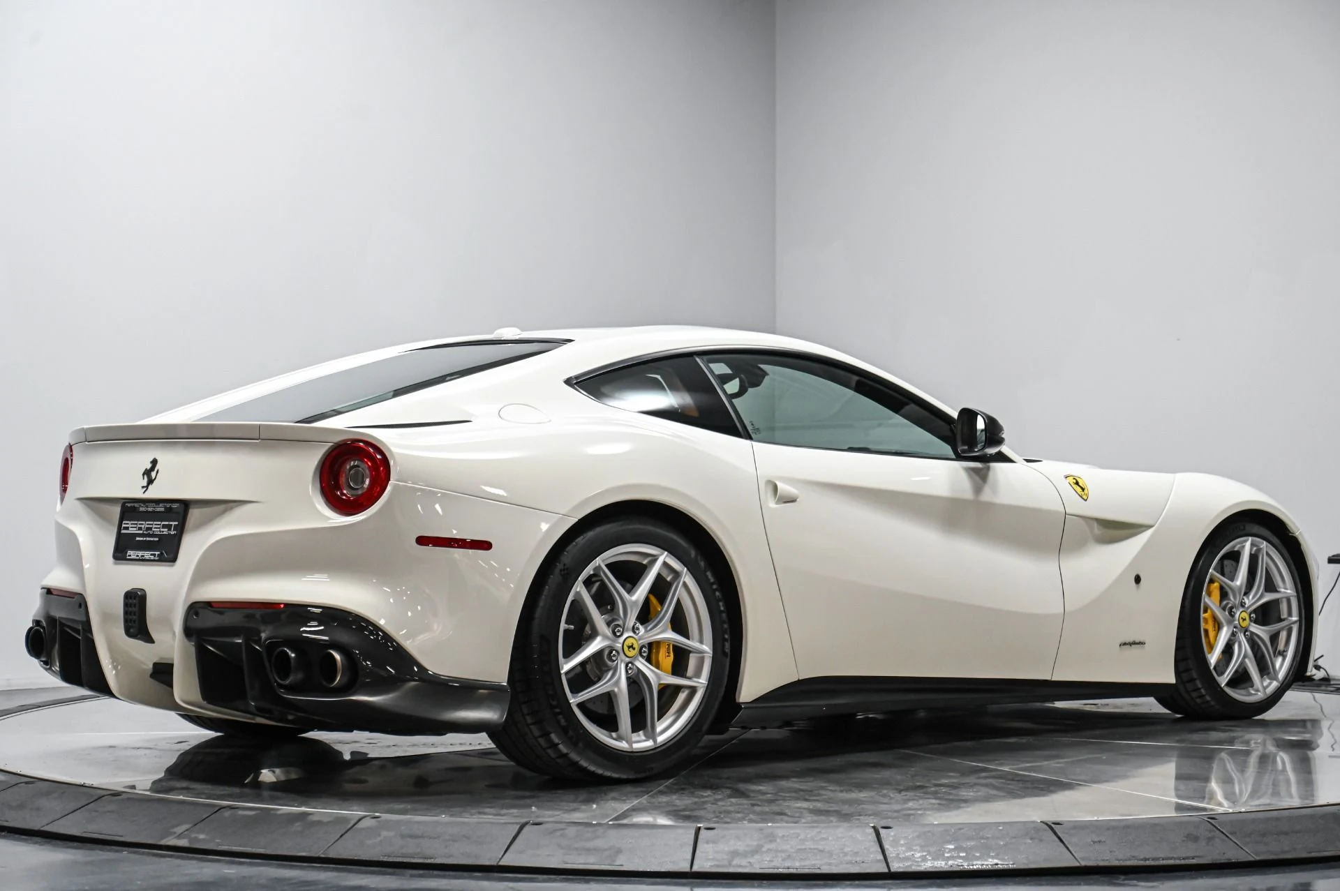mph013_2859203285_Used_2015_Ferrari_F12_Berlinetta_1770858306_a7b3f278e3