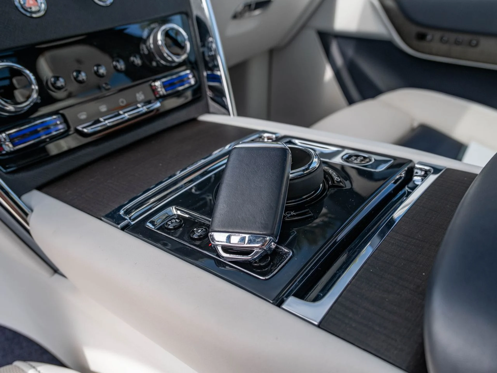 mph013_2867804534_cf5399a8b615c032d8a755e95fd429c2x_3e1bb789b1