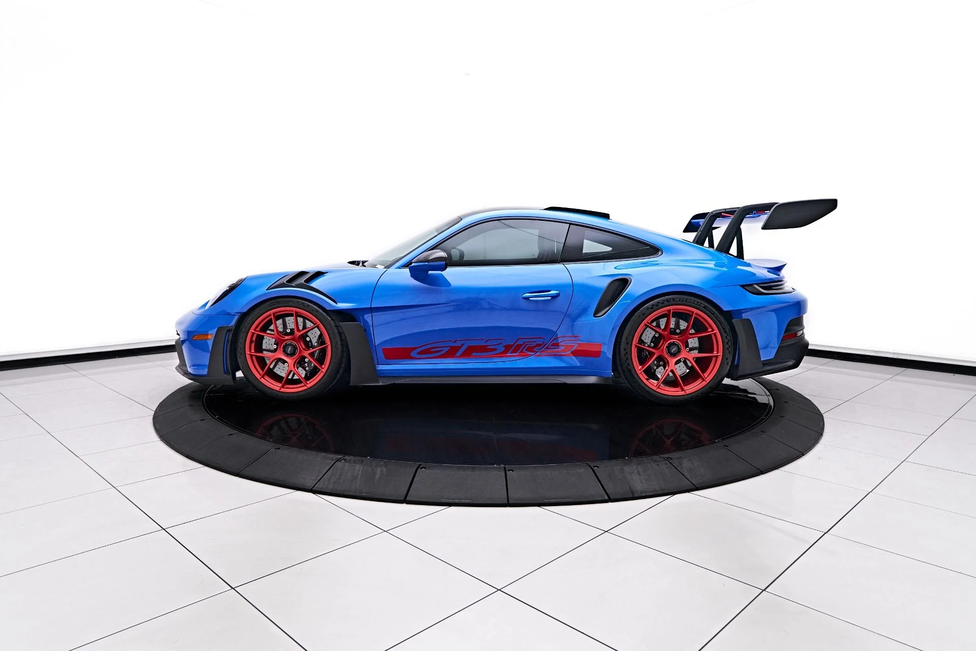 mph013_2879946418_Used_2024_Porsche_911_GT_3_RS_1754618646_da657528de