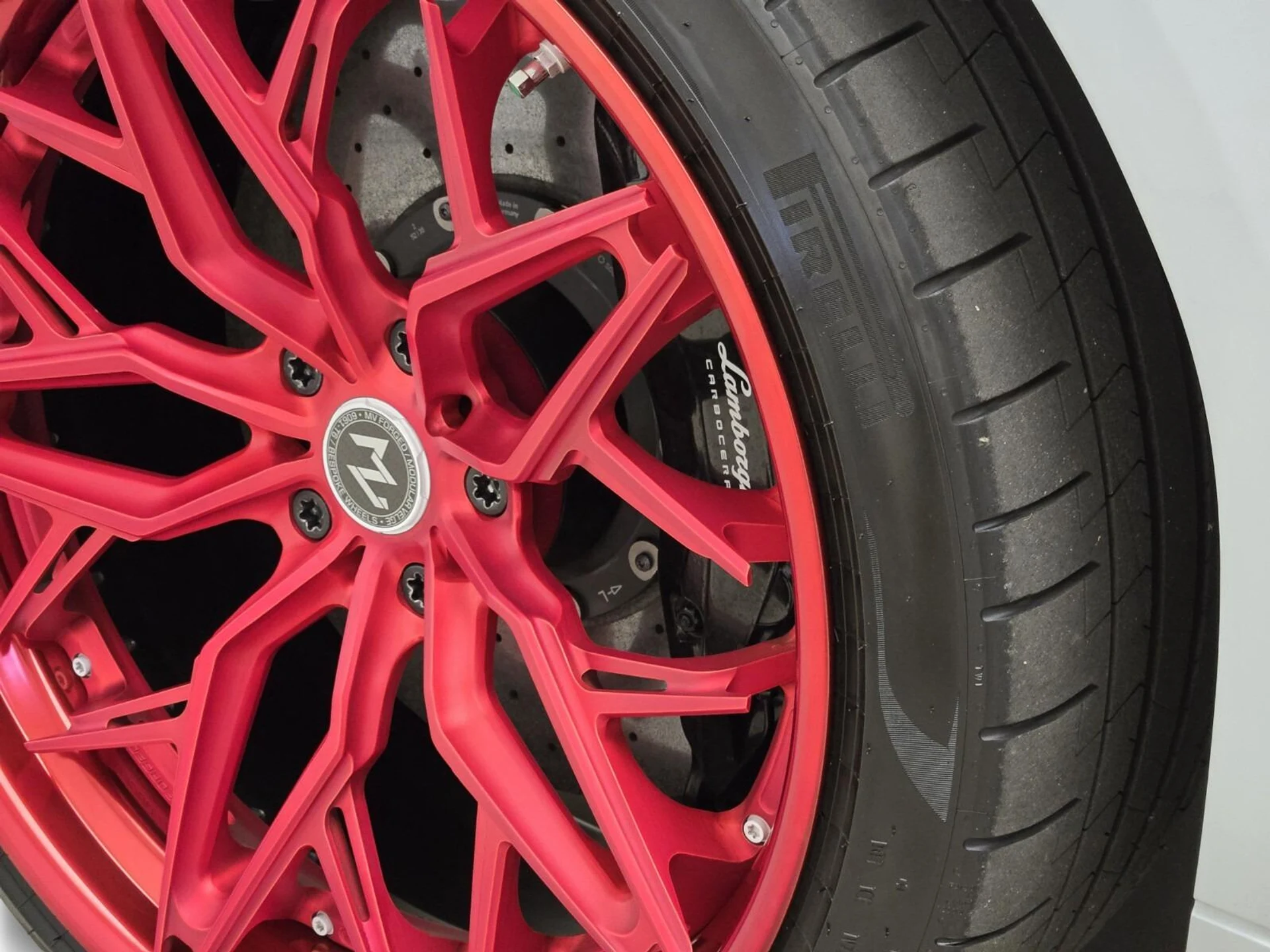mph013_2881237356_Used_2020_Lamborghini_Urus_1753165143_09717a08cd