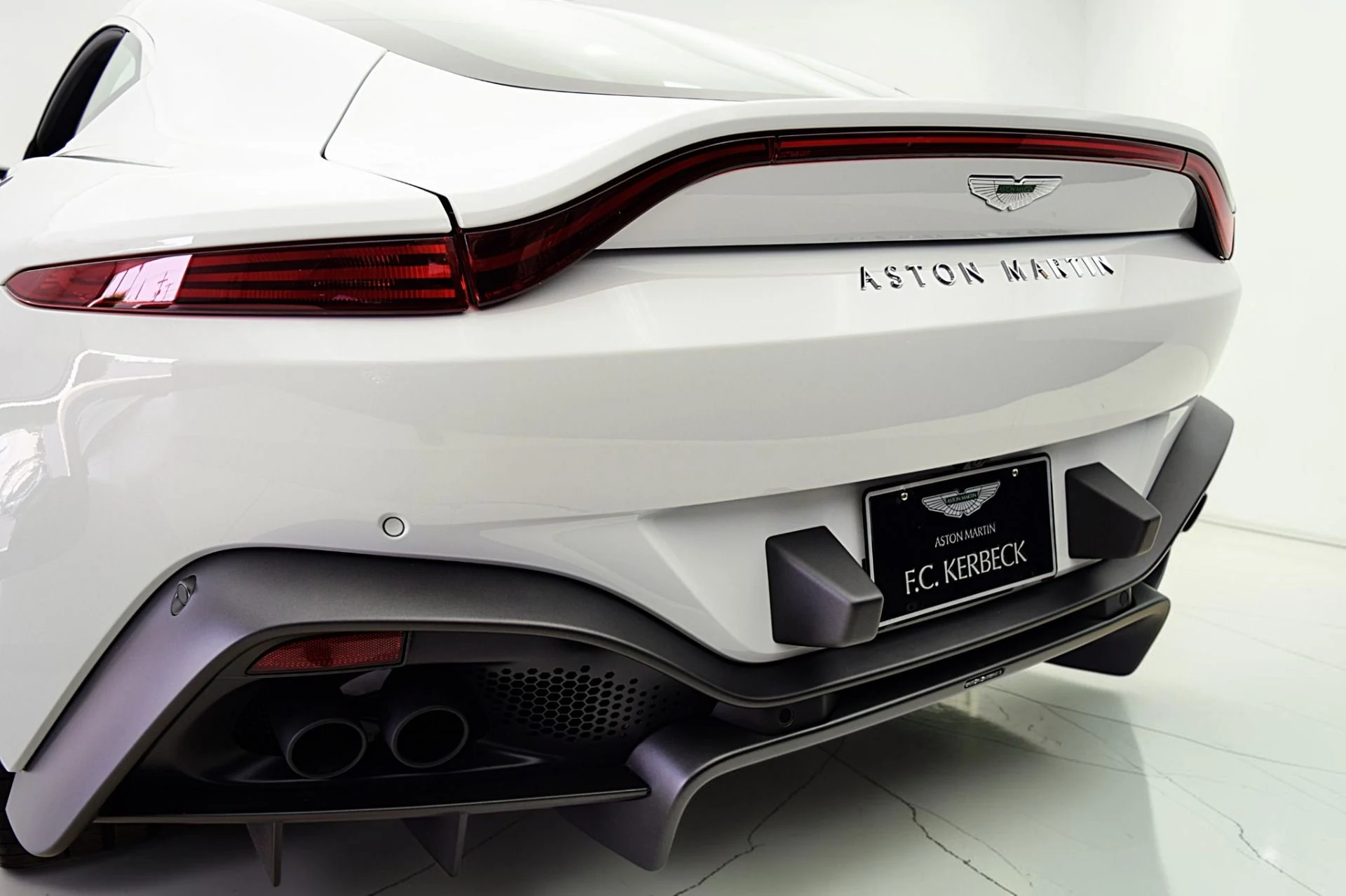 mph013_2883802204_Used_2023_Aston_Martin_Vantage_Coupe_704c309bb7