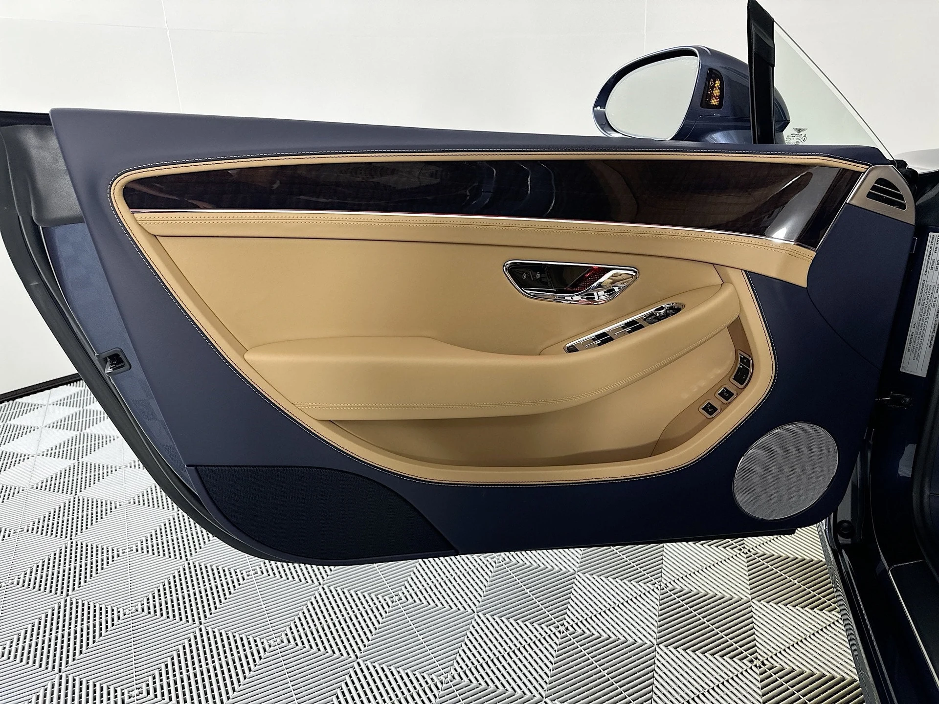 mph013_2888945316_14_2dcd0c2219