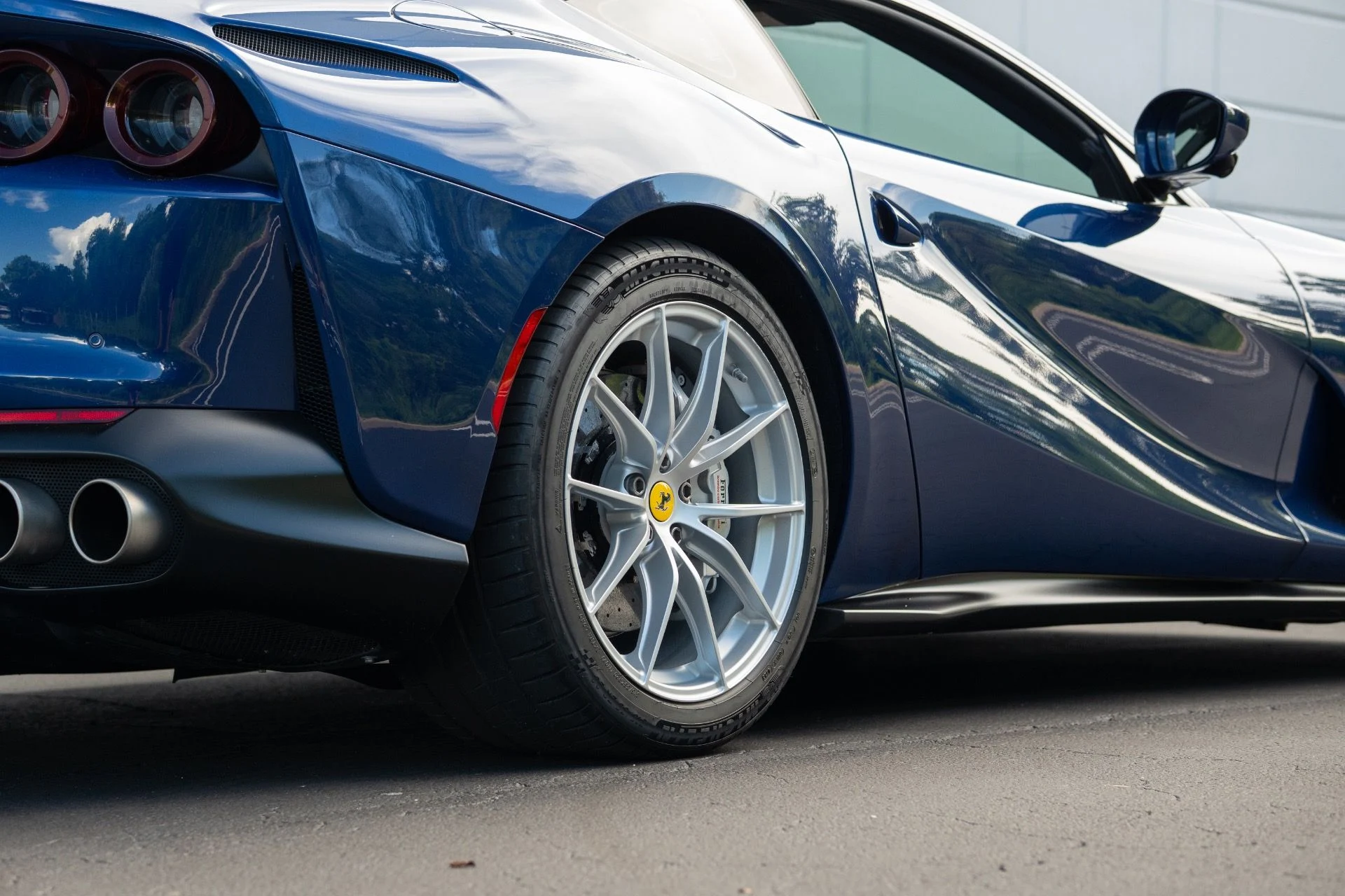 mph013_2895105539_Used_2020_Ferrari_812_Superfast_1758742343_332dd74033