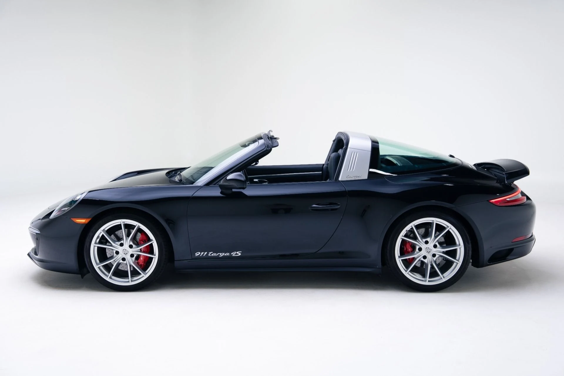 mph013_2895414327_Used_2018_Porsche_911_Targa_4_S_1767827932_9da1cb263d