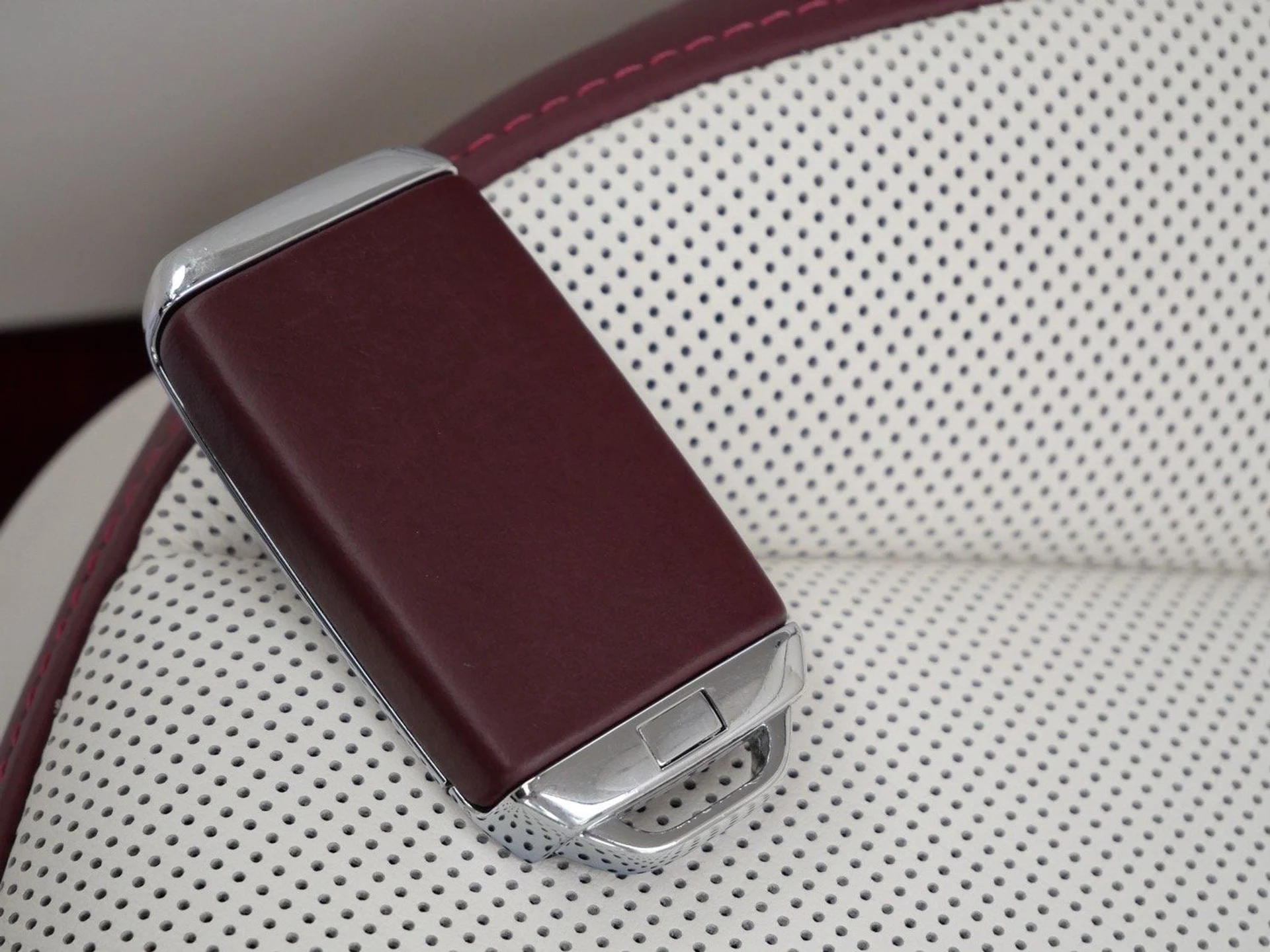 mph013_2895835333_9da9e7fa0fe8b9f80021c8d81a81cbb8x_91344d946a