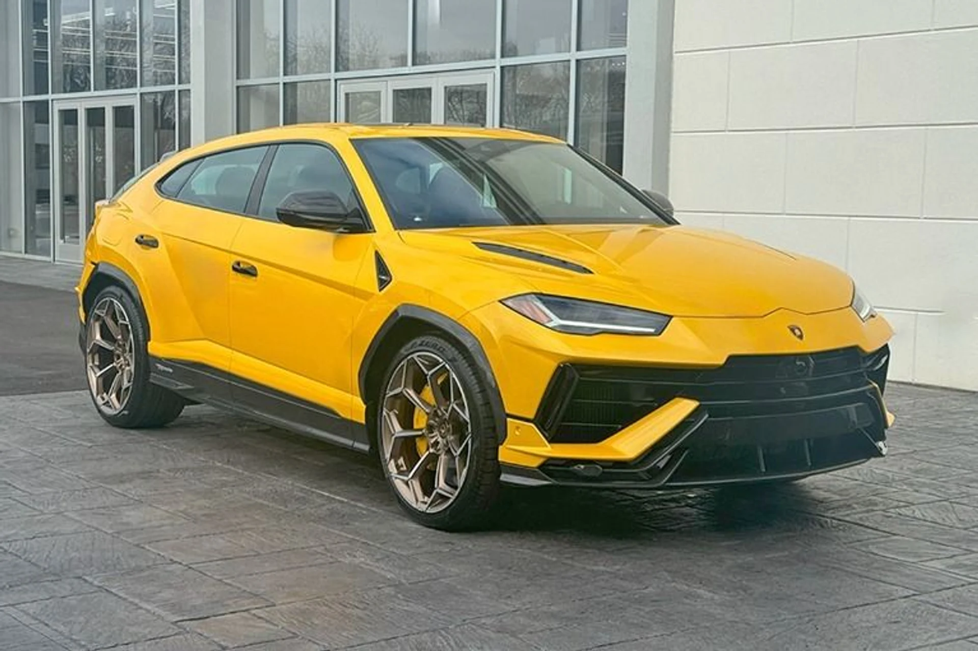 mph013_2901784732_Used_2024_Lamborghini_Urus_Performante_1737405766_2097bc97c6