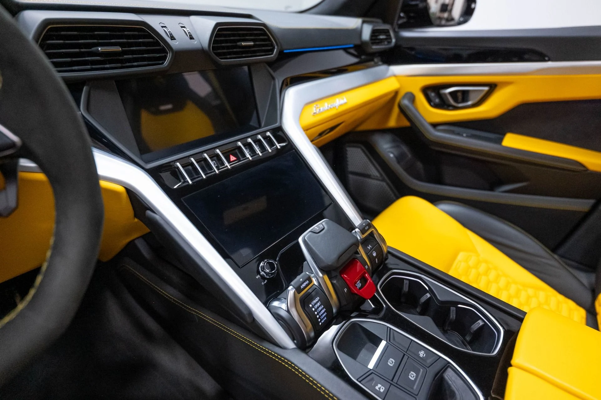 mph013_2909756784_Used_2019_Lamborghini_Urus_1786985122_a34d93fa68