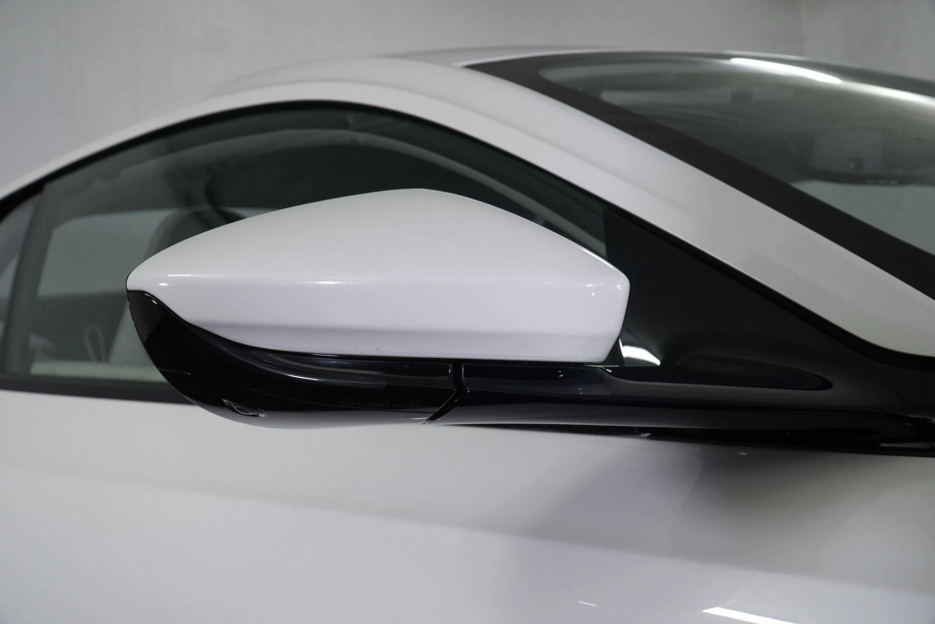 mph013_2916666390_Used_2018_Aston_Martin_DB_11_1764361544_c0c7a3ceeb