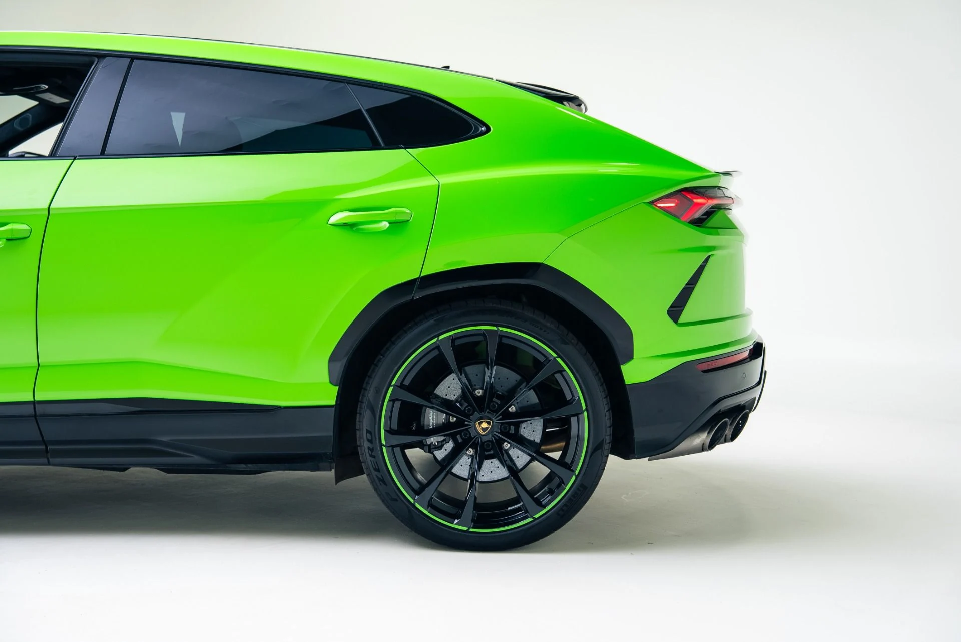 mph013_292718797_Used_2021_Lamborghini_Urus_1766090518_850a3e97fc