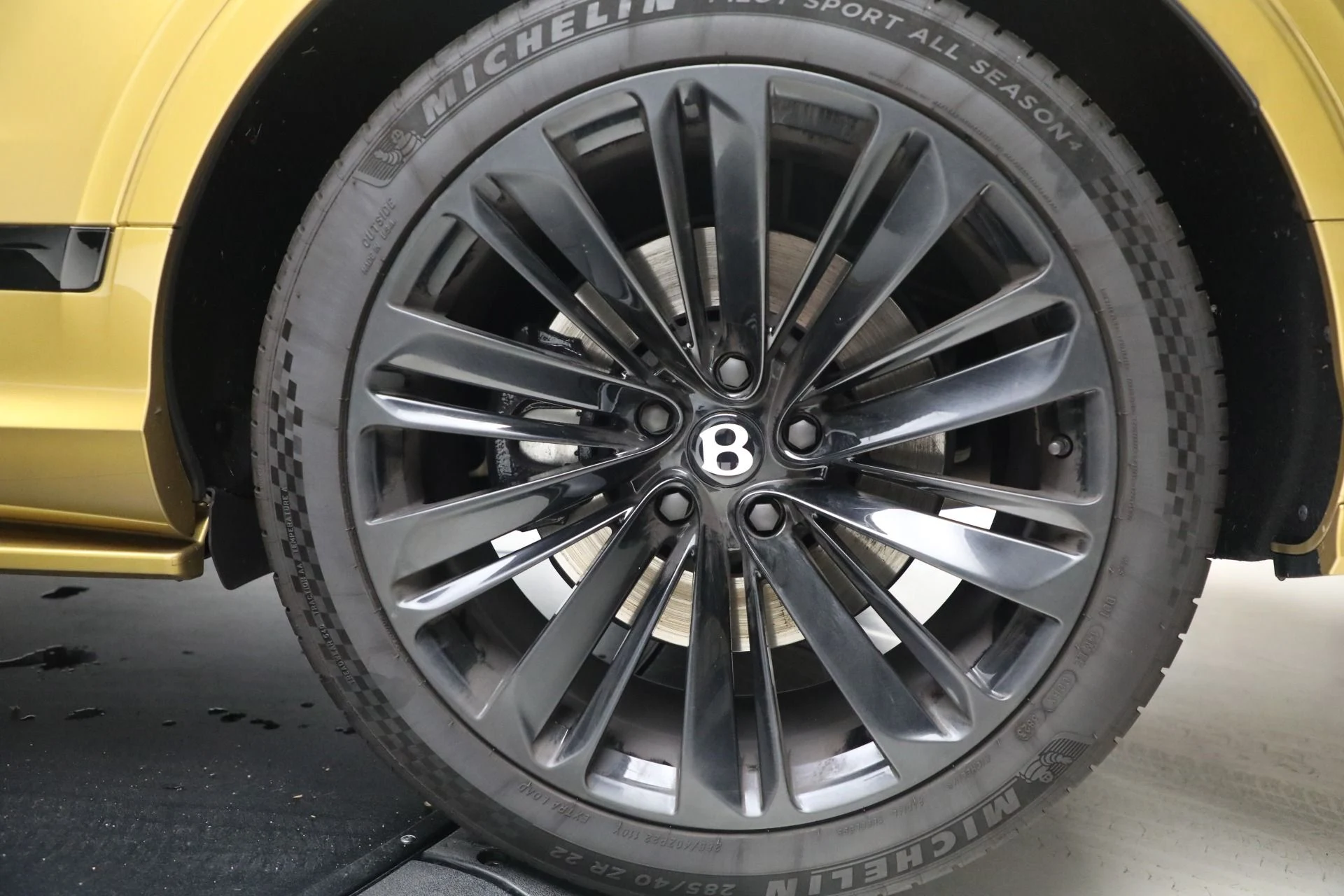 mph013_2927984699_Used_2022_Bentley_Bentayga_Speed_1761593261_6c561126cf