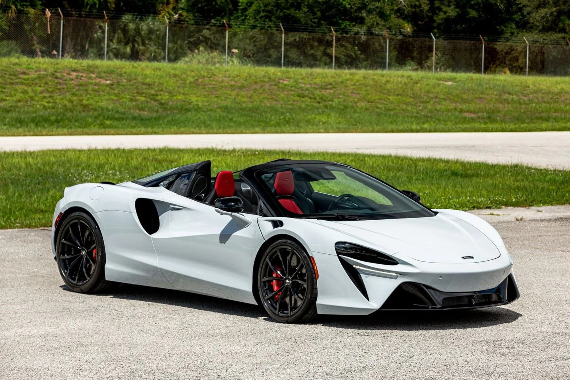 mph013_2931679759_446_p14_l_c261b91129