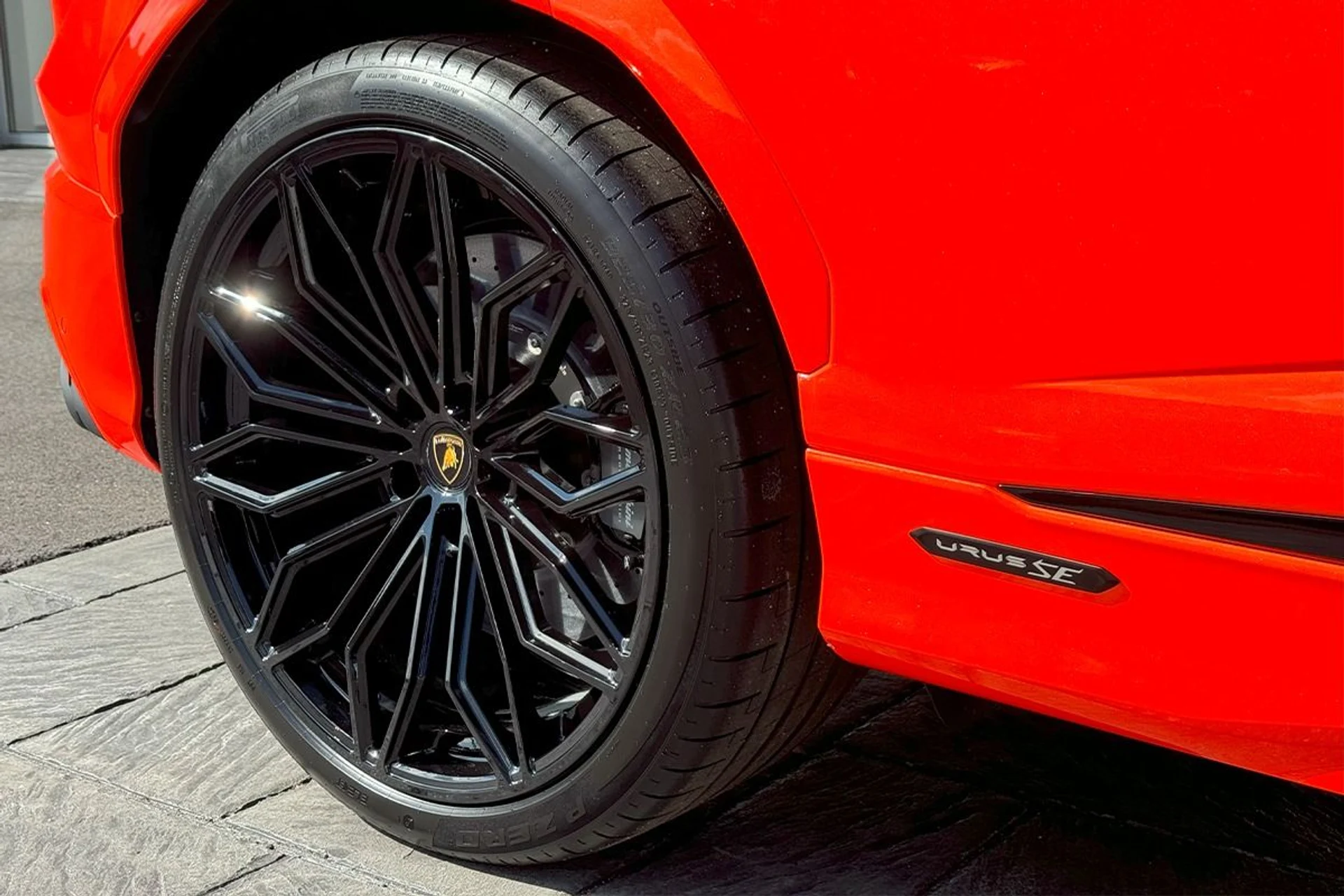 mph013_2931972236_Used_2025_Lamborghini_Urus_SE_1764804772_f0bf6c8474