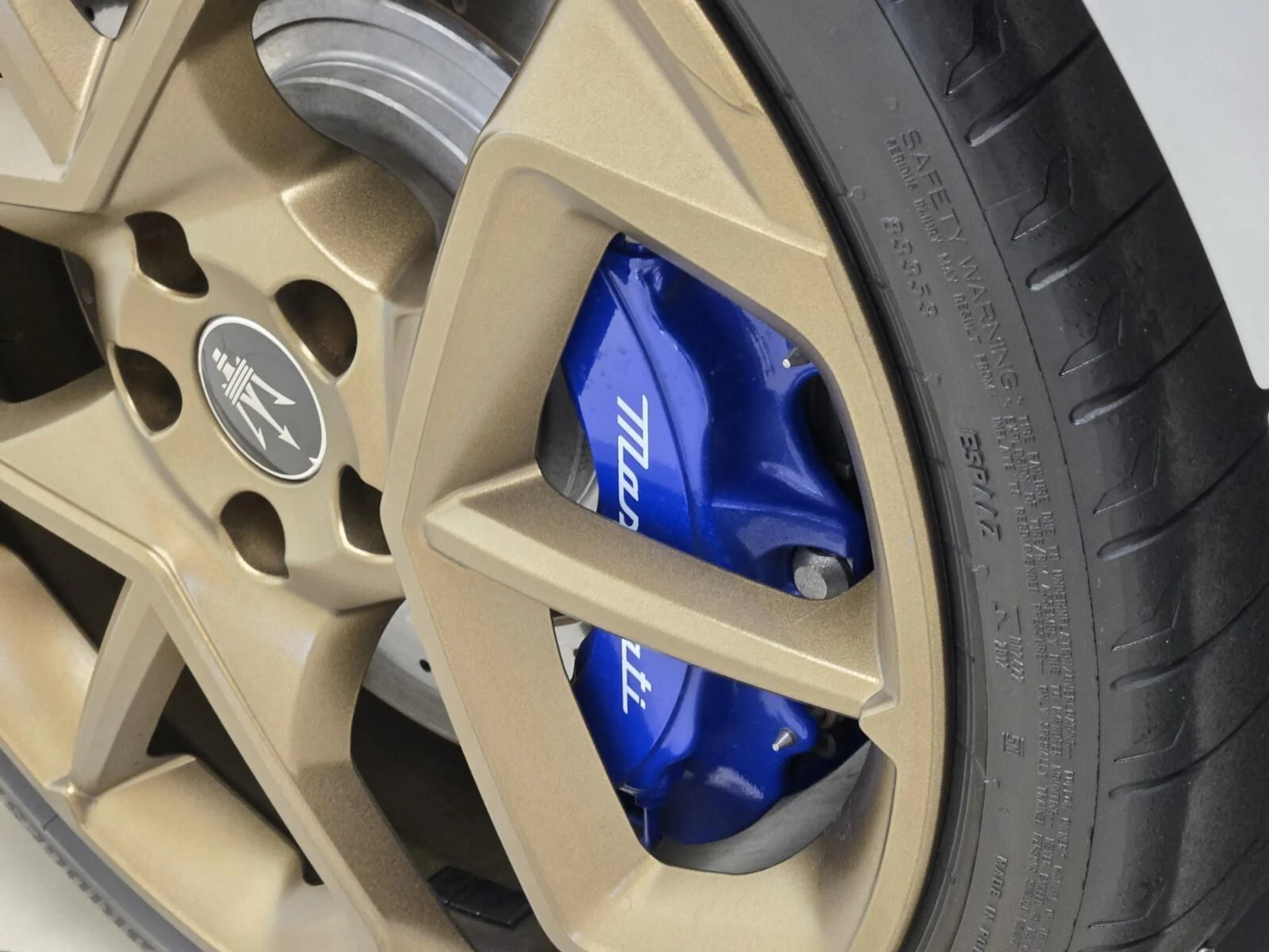 mph013_2936407825_Used_2022_Maserati_MC_20_1777527731_913461ff23