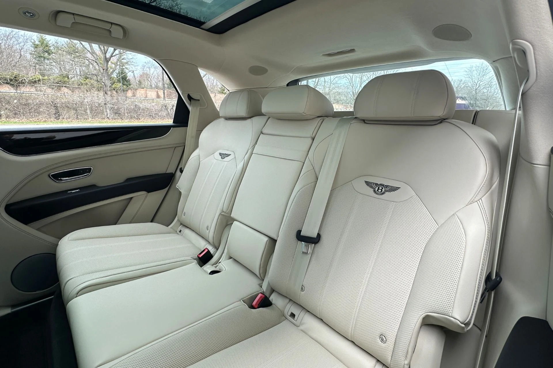 mph013_2939884868_New_2026_Bentley_Bentayga_V8_1775834821_283394aaa1