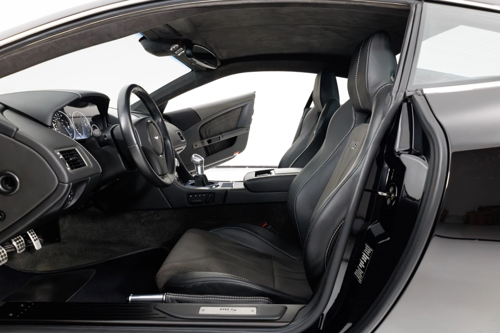 mph013_2940243907_Used_2009_Aston_Martin_DBS_1778627758_aa00609911